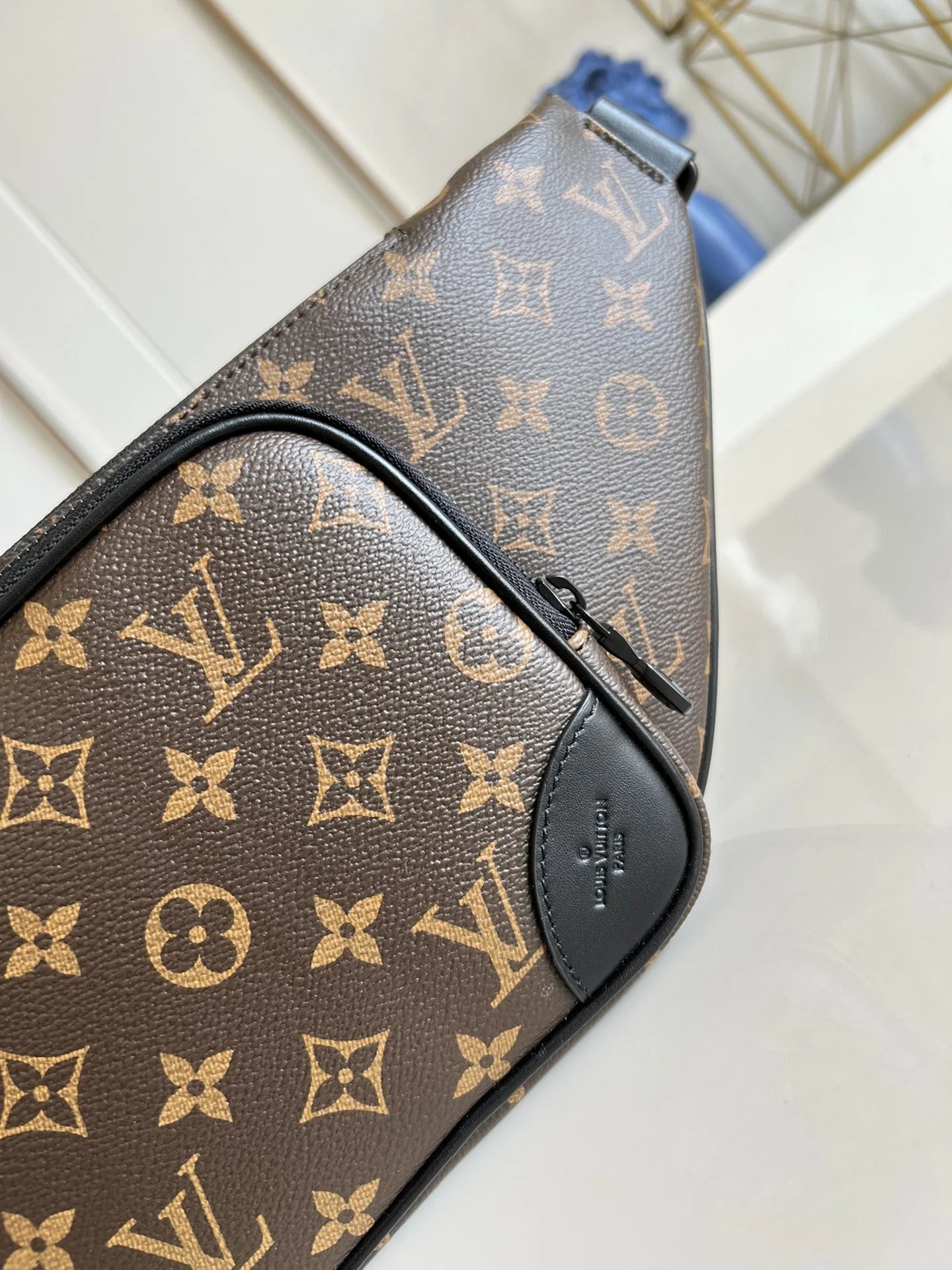 LV BAG M