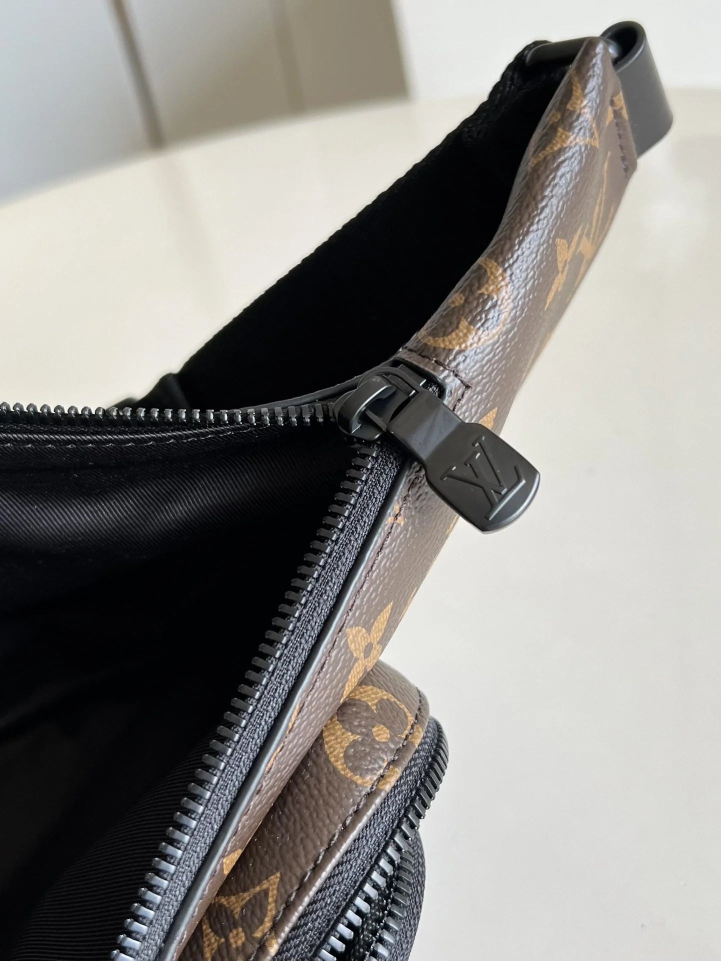 LV BAG M