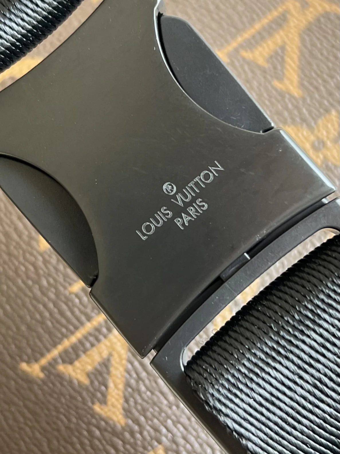 LV BAG M