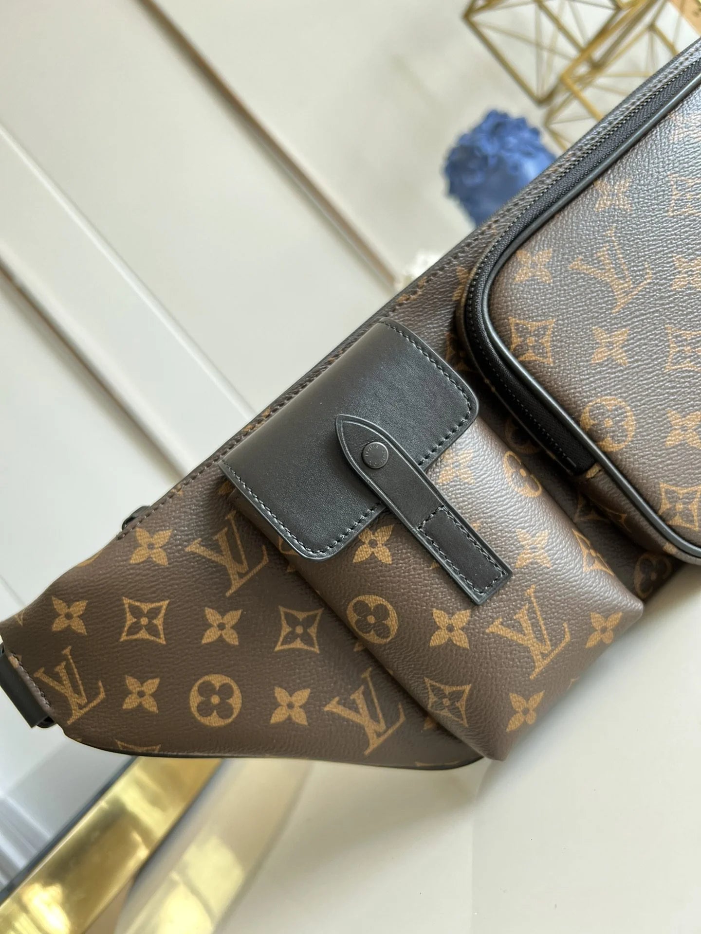 LV BAG M