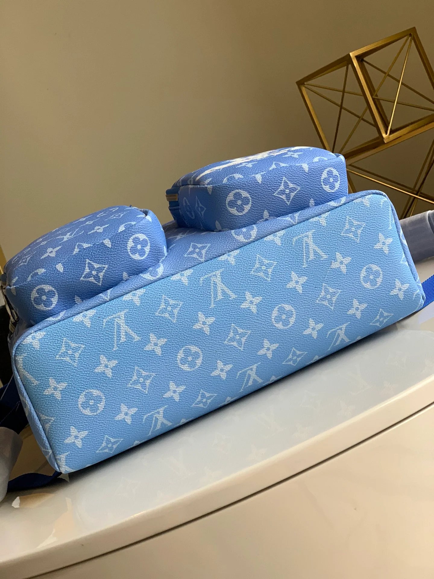 LV BAG M
