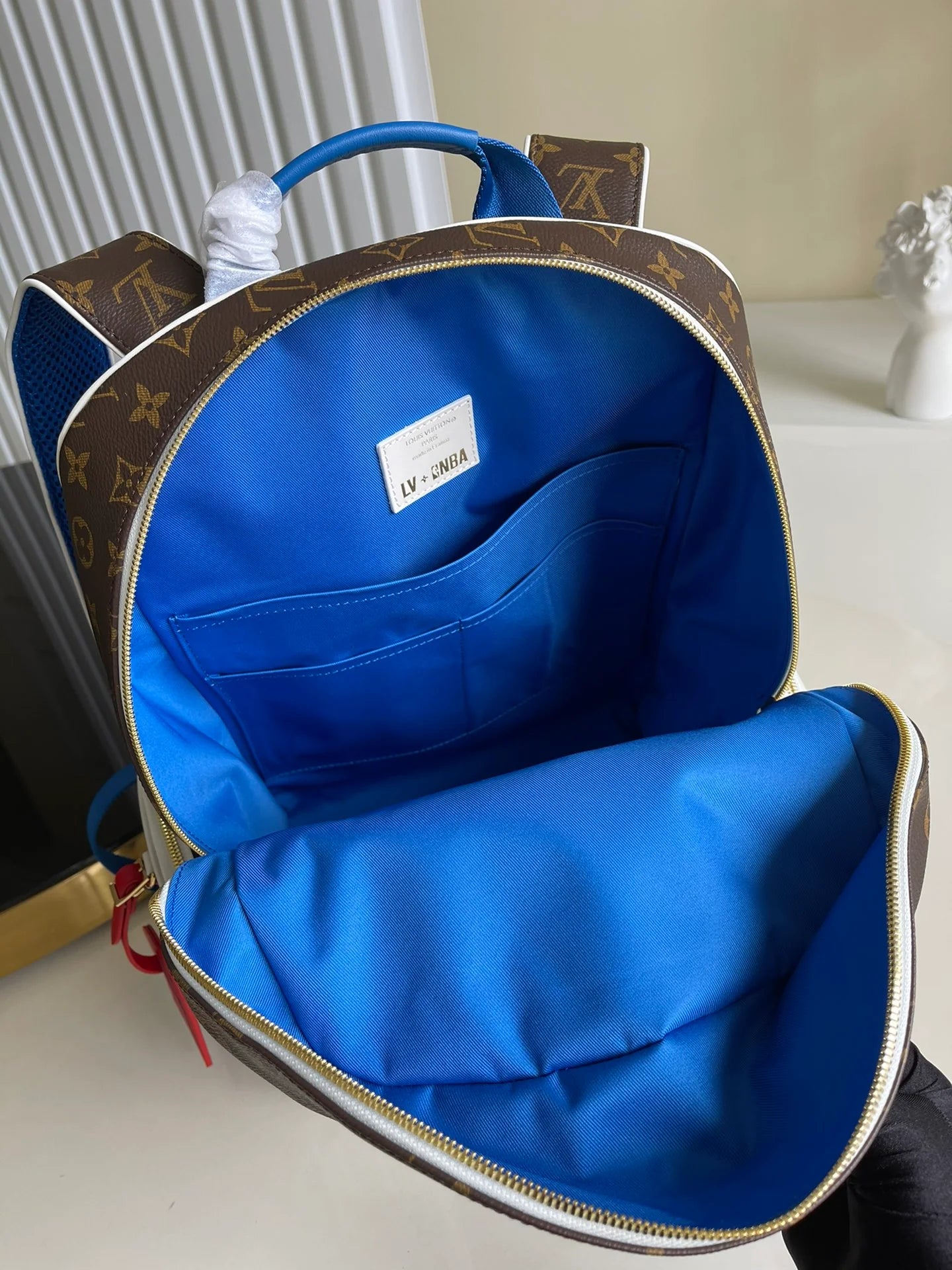 LV BAG M