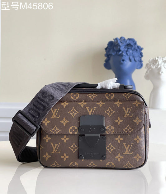 LV BAG M