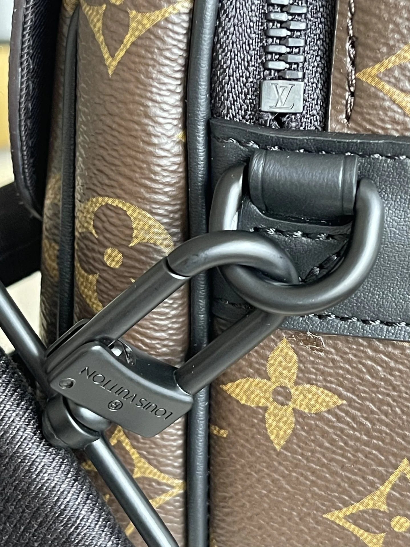 LV BAG M