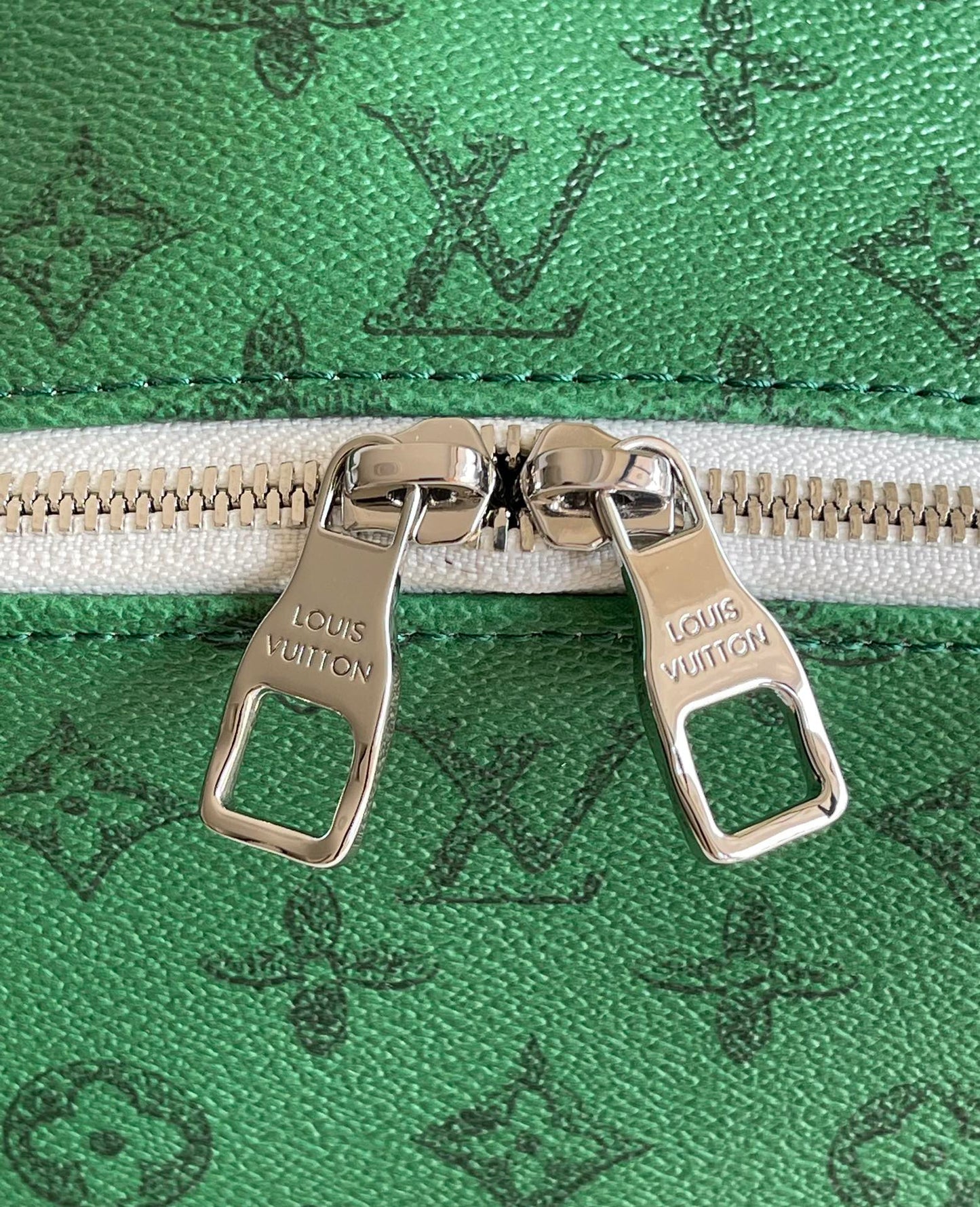 LV BAG M