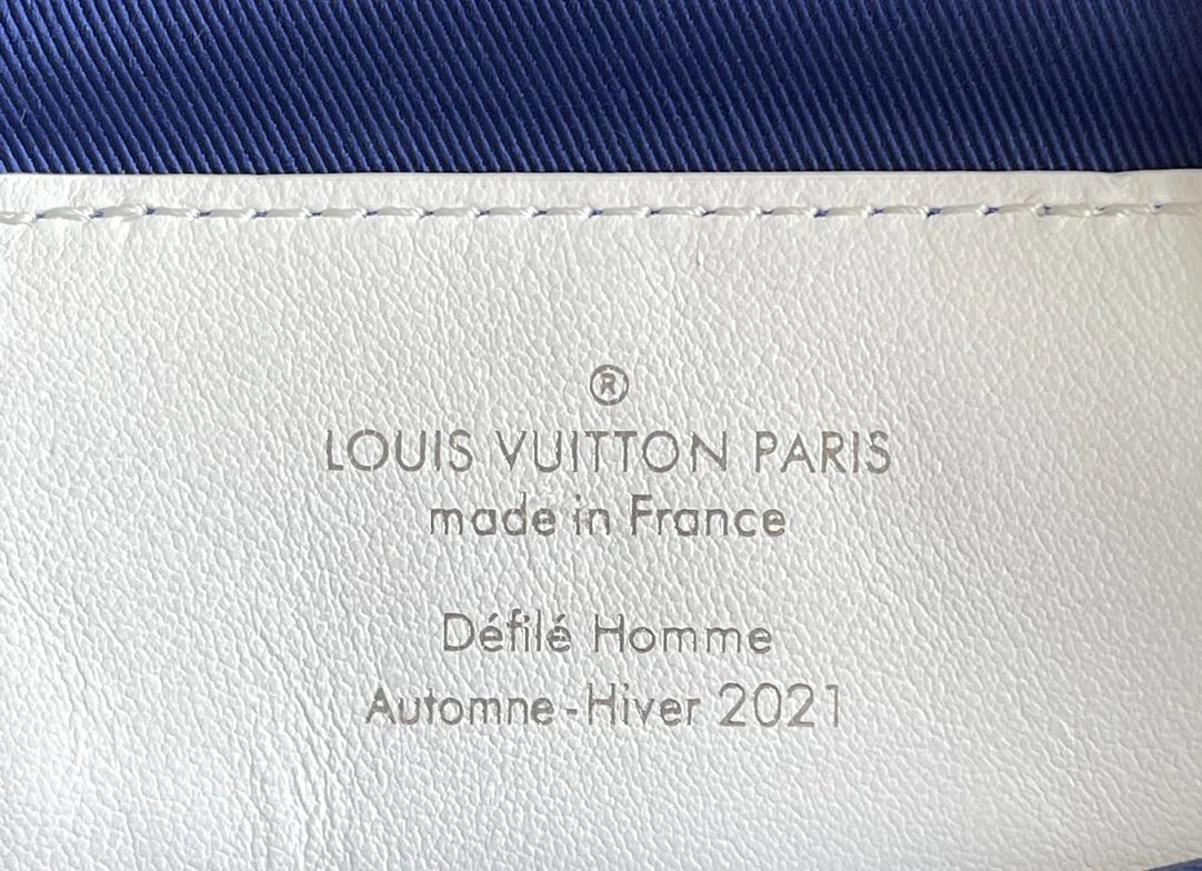 LV BAG M