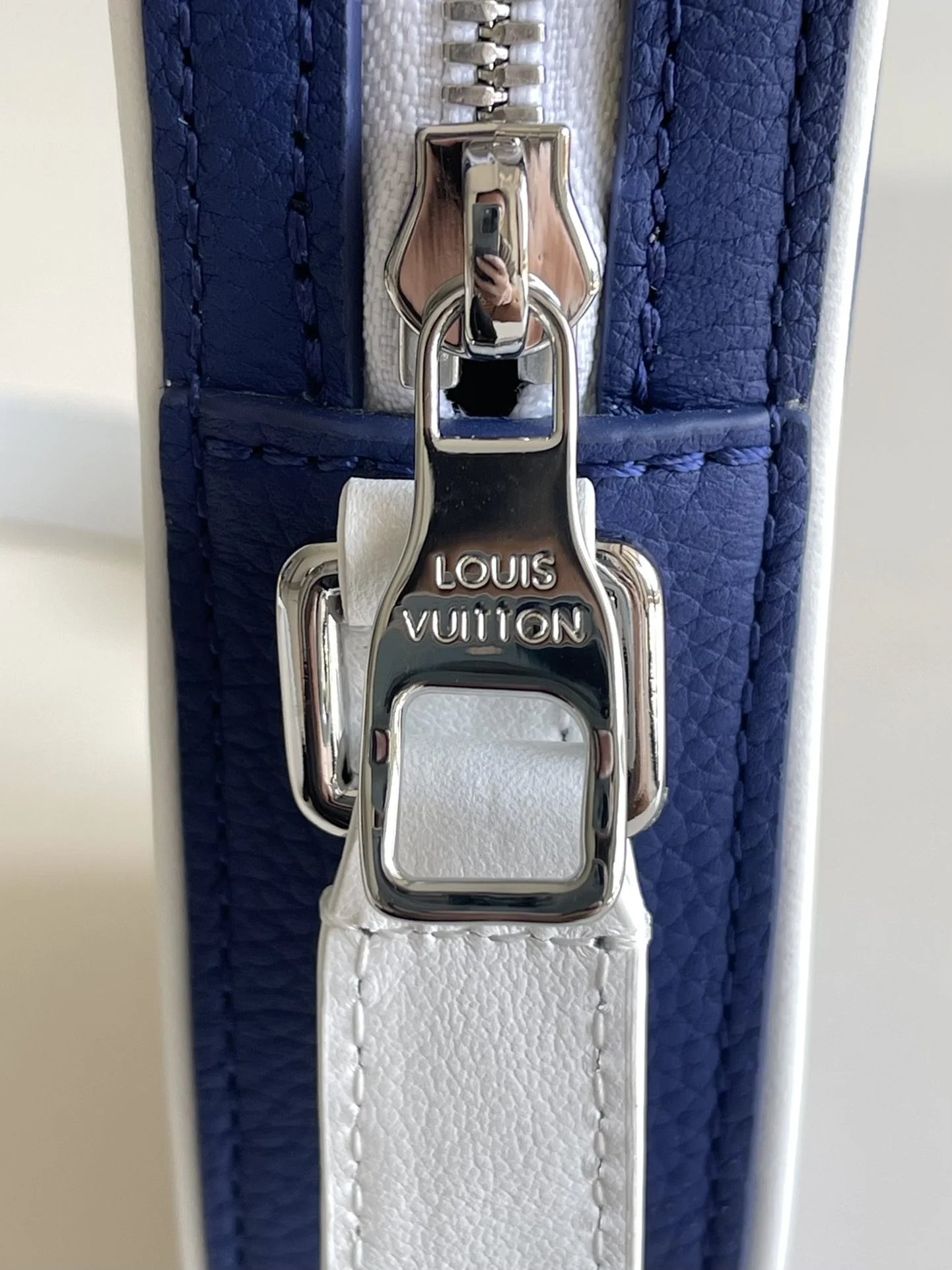LV BAG M