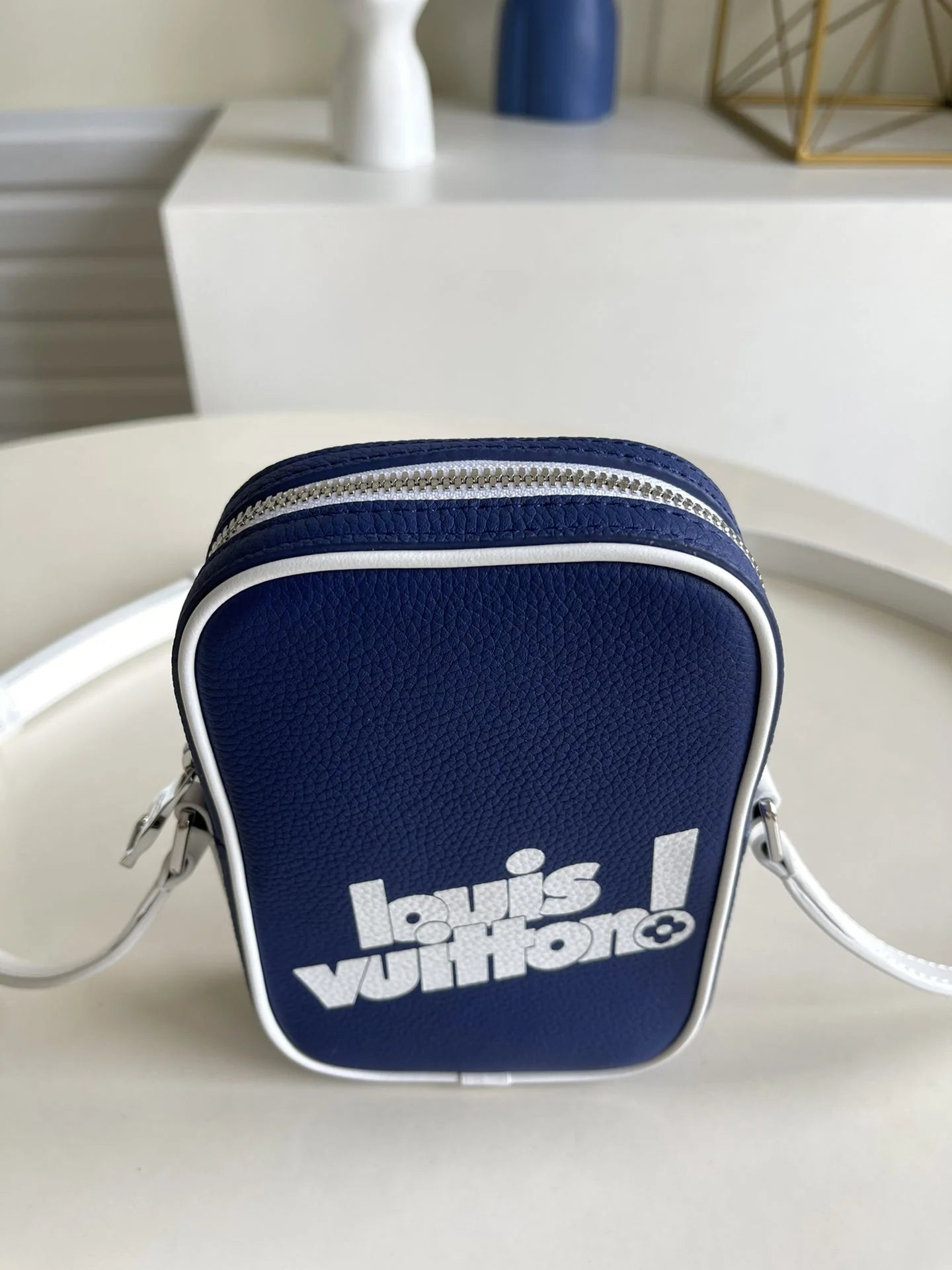 LV BAG M