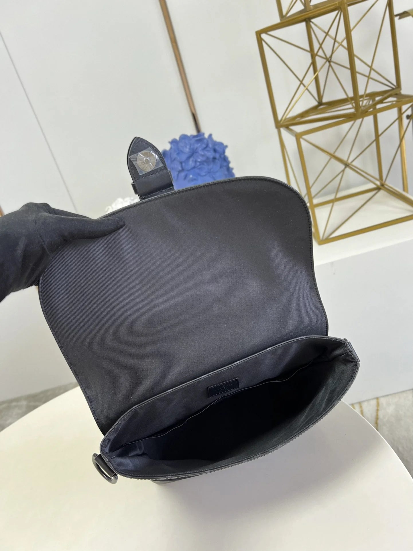 LV BAG M