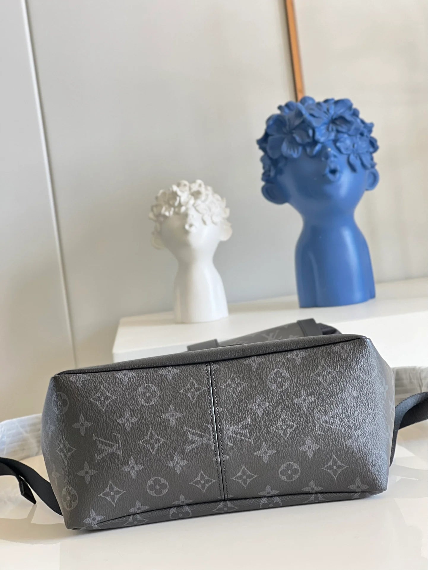 LV BAG M