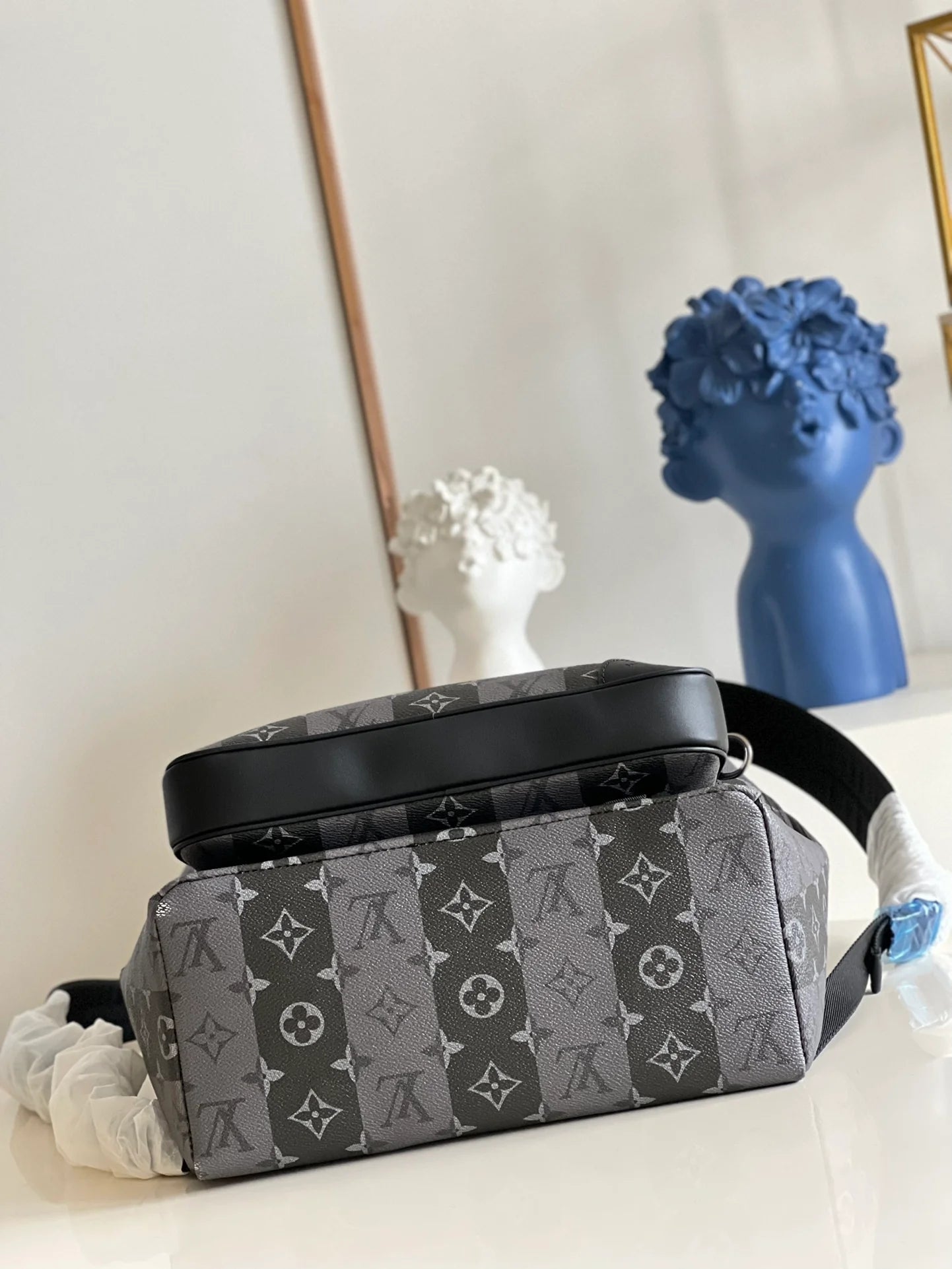 LV BAG M