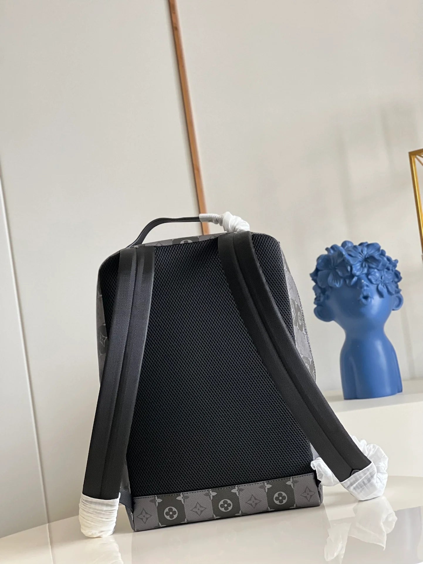 LV BAG M