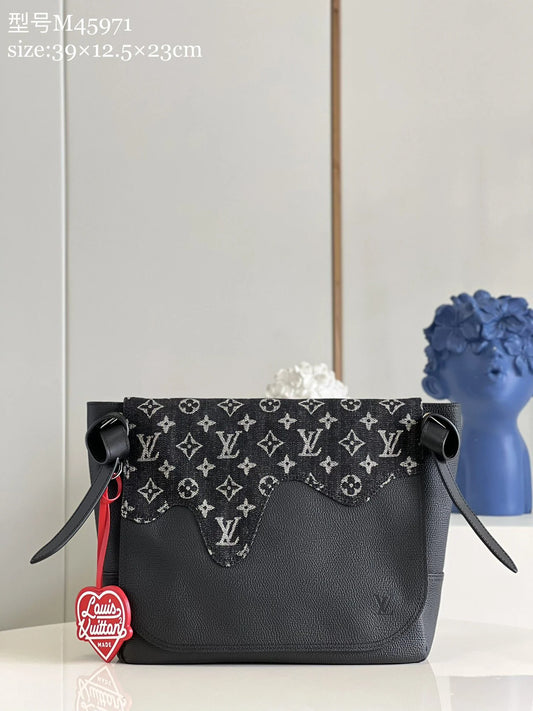 LV BAG M