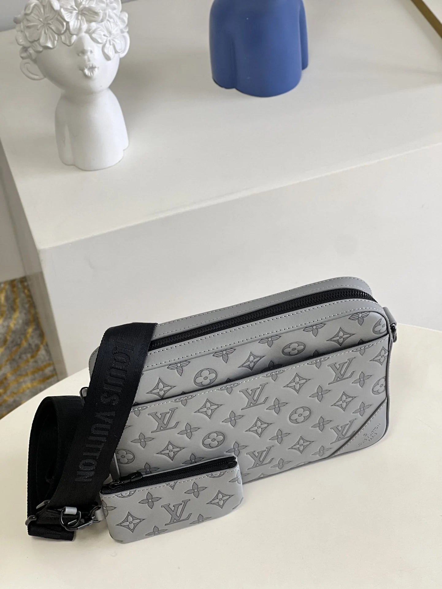 LV BAG M