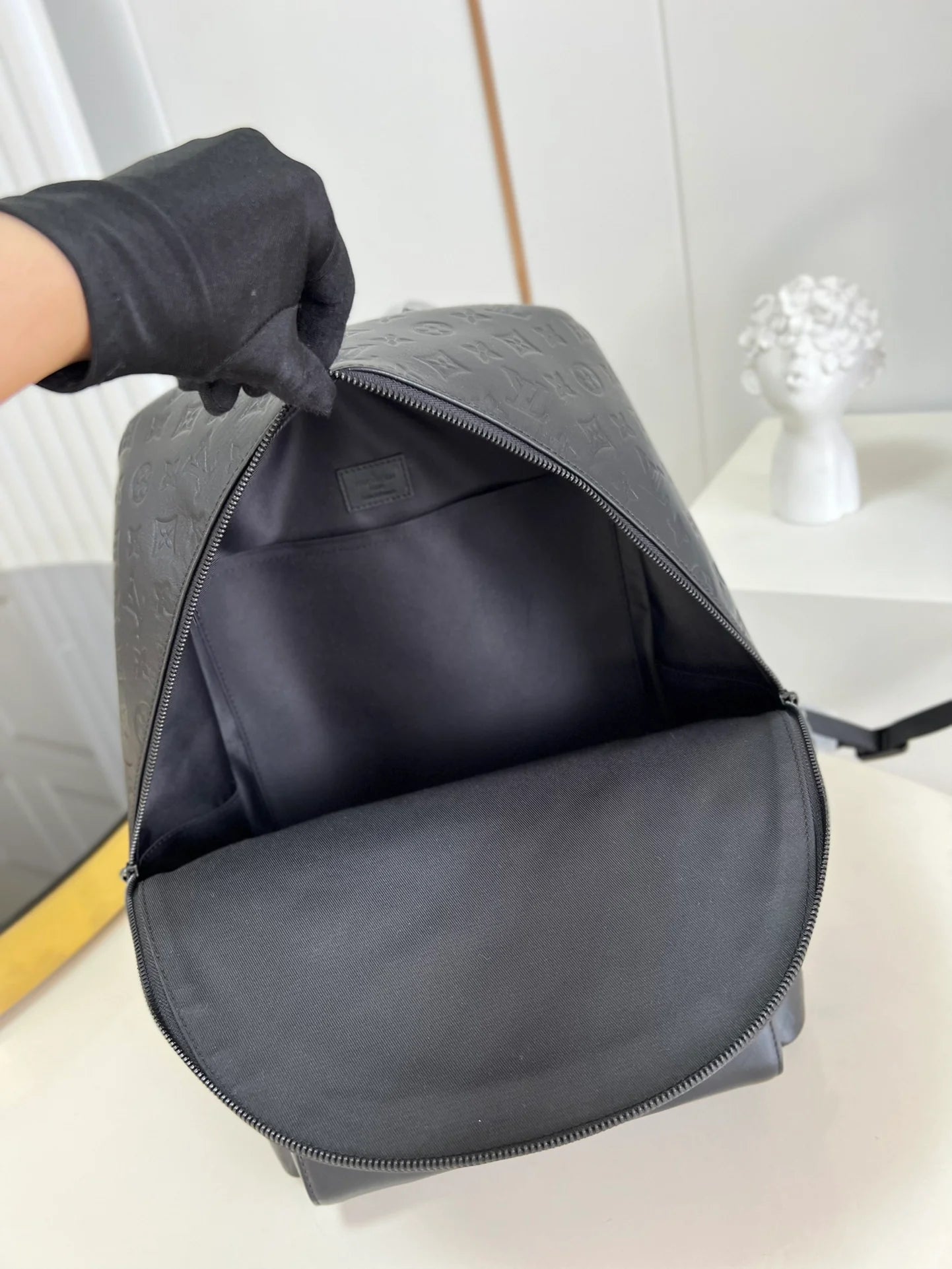 LV BAG M