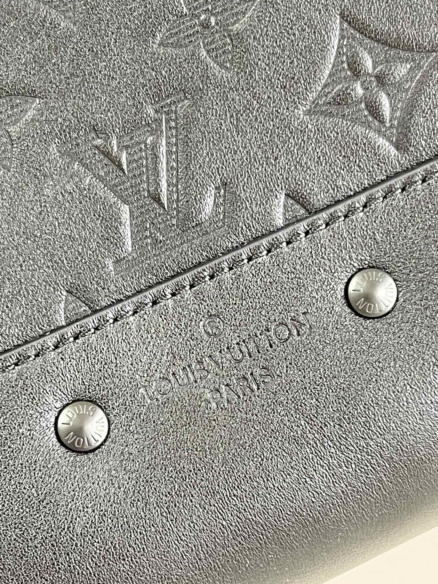 LV BAG M