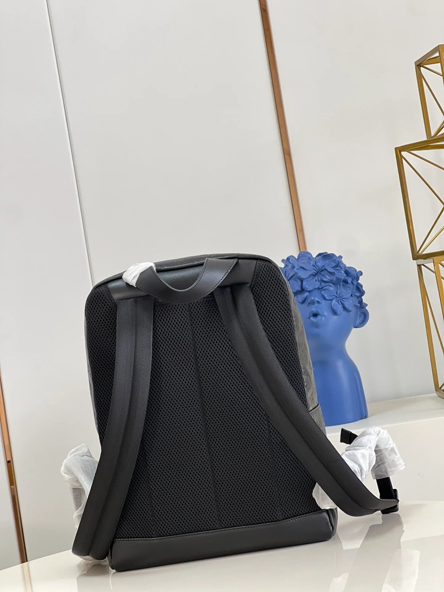 LV BAG M