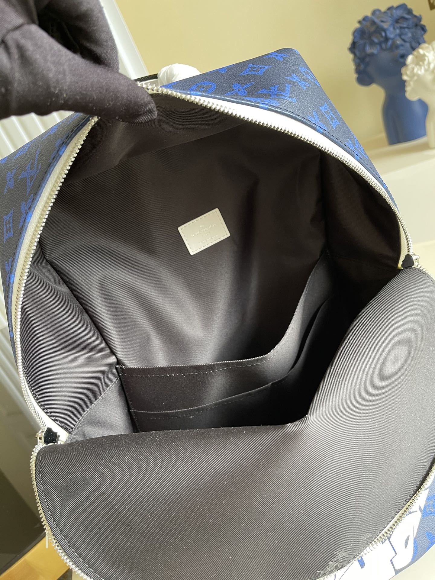 LV BAG M