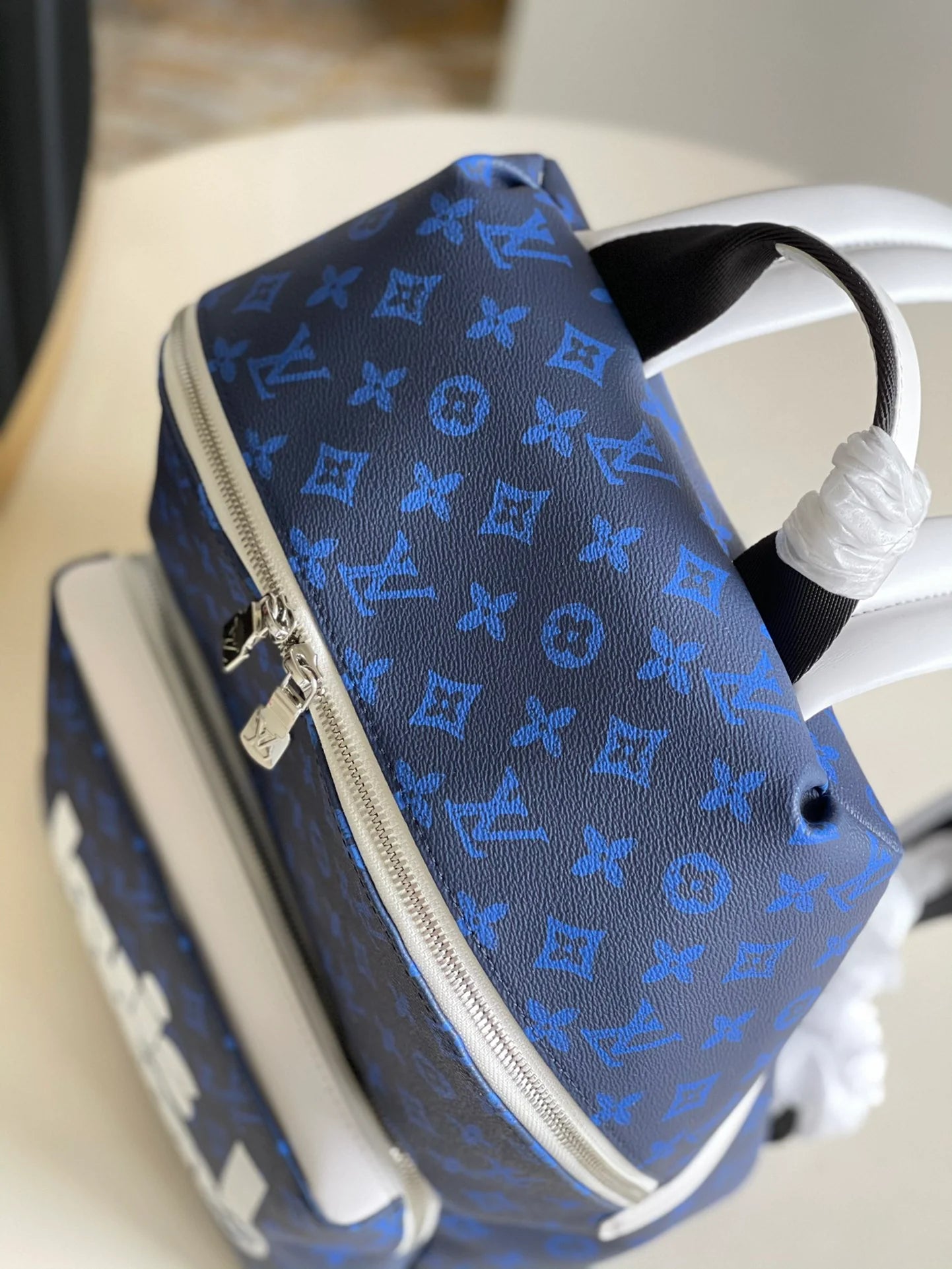 LV BAG M