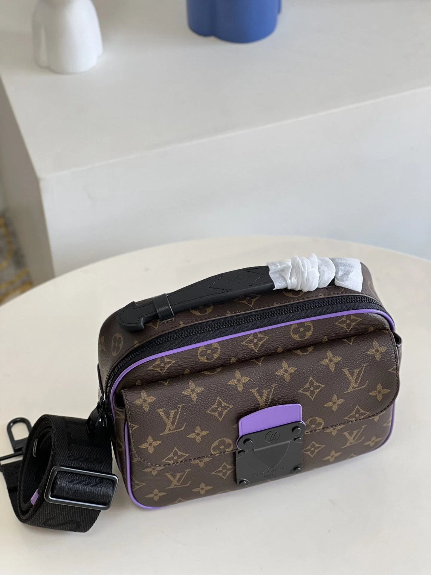 LV BAG M