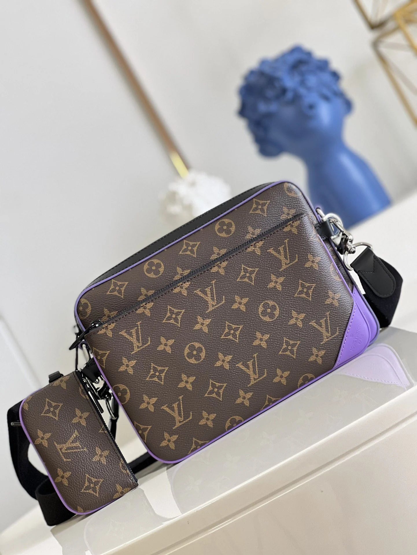 LV BAG M