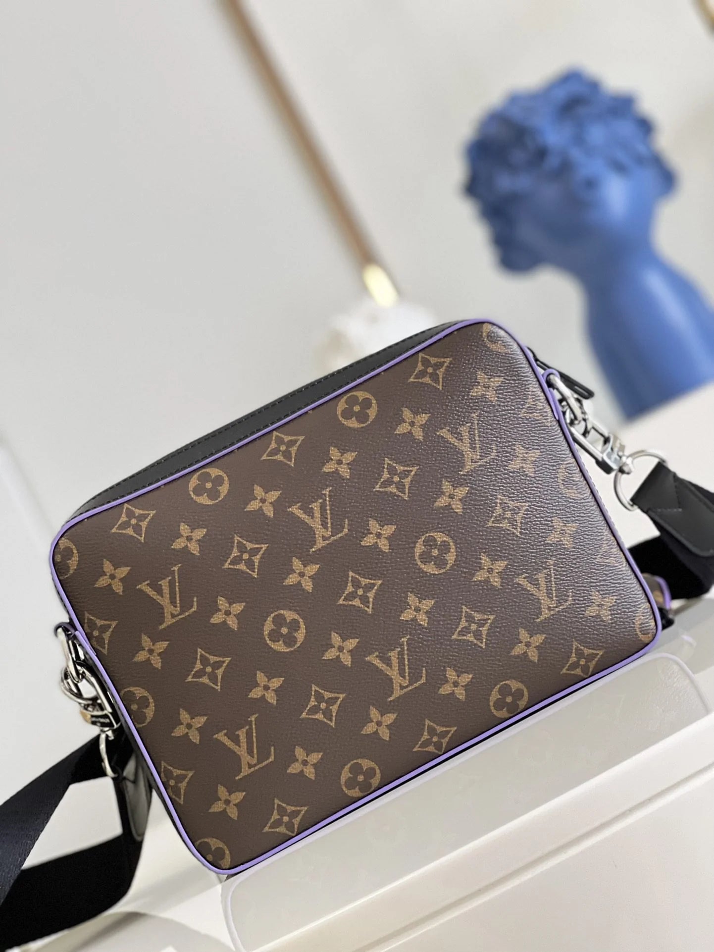 LV BAG M