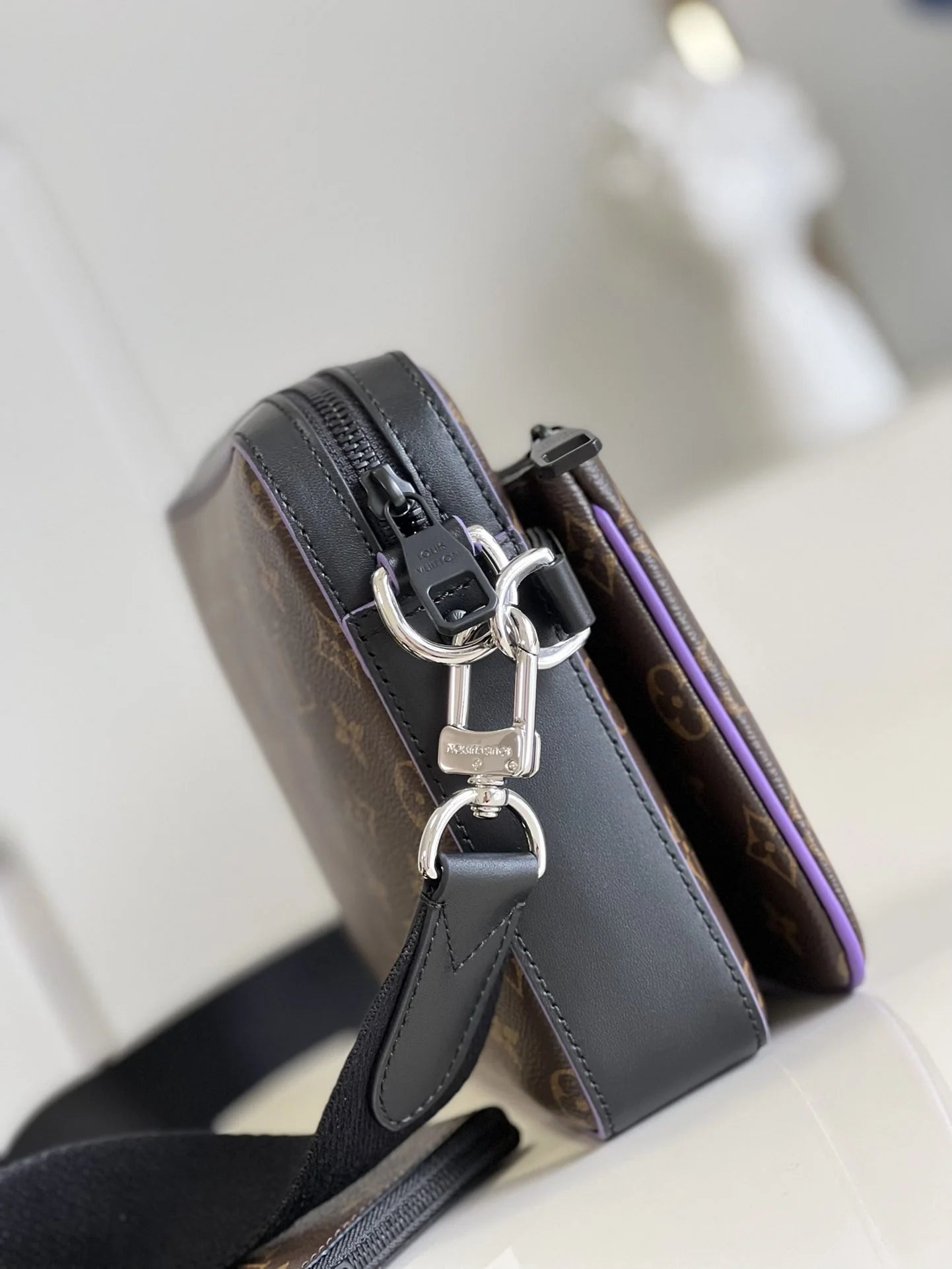 LV BAG M
