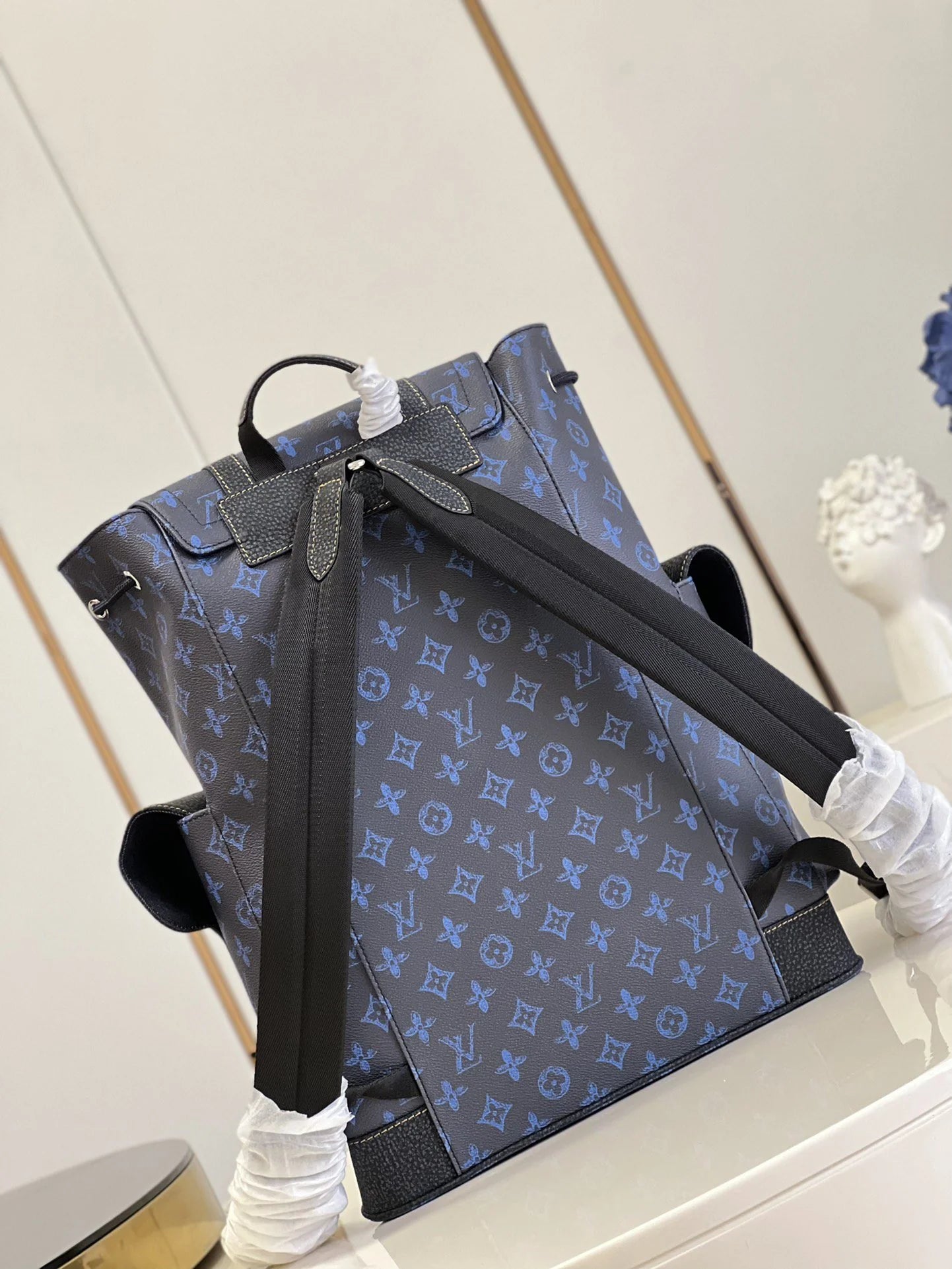 LV BAG M