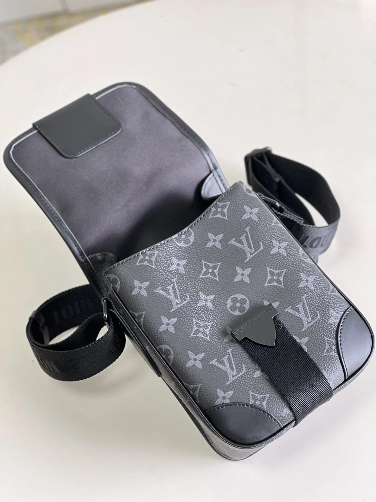 LV BAG M
