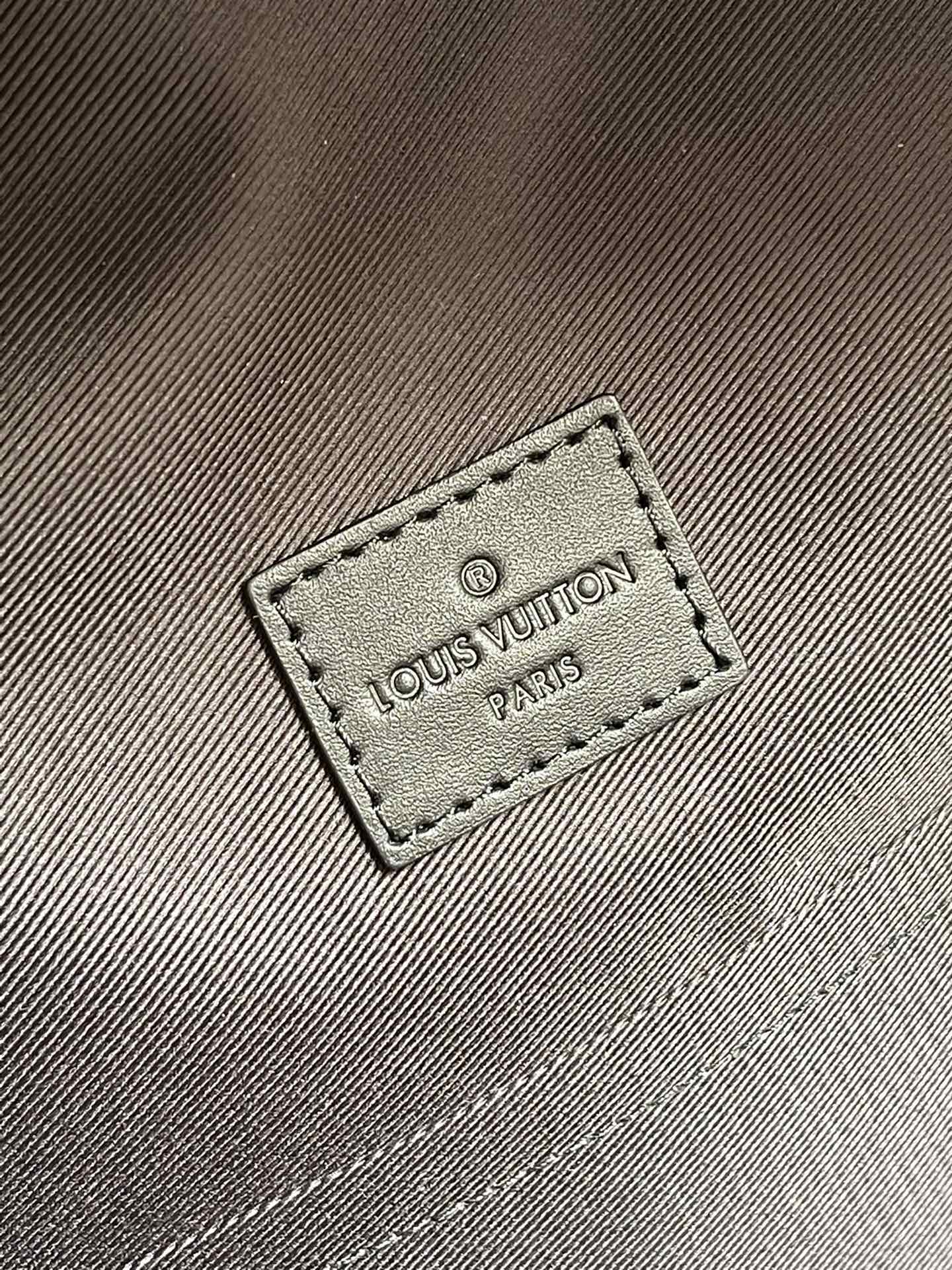 LV BAG M
