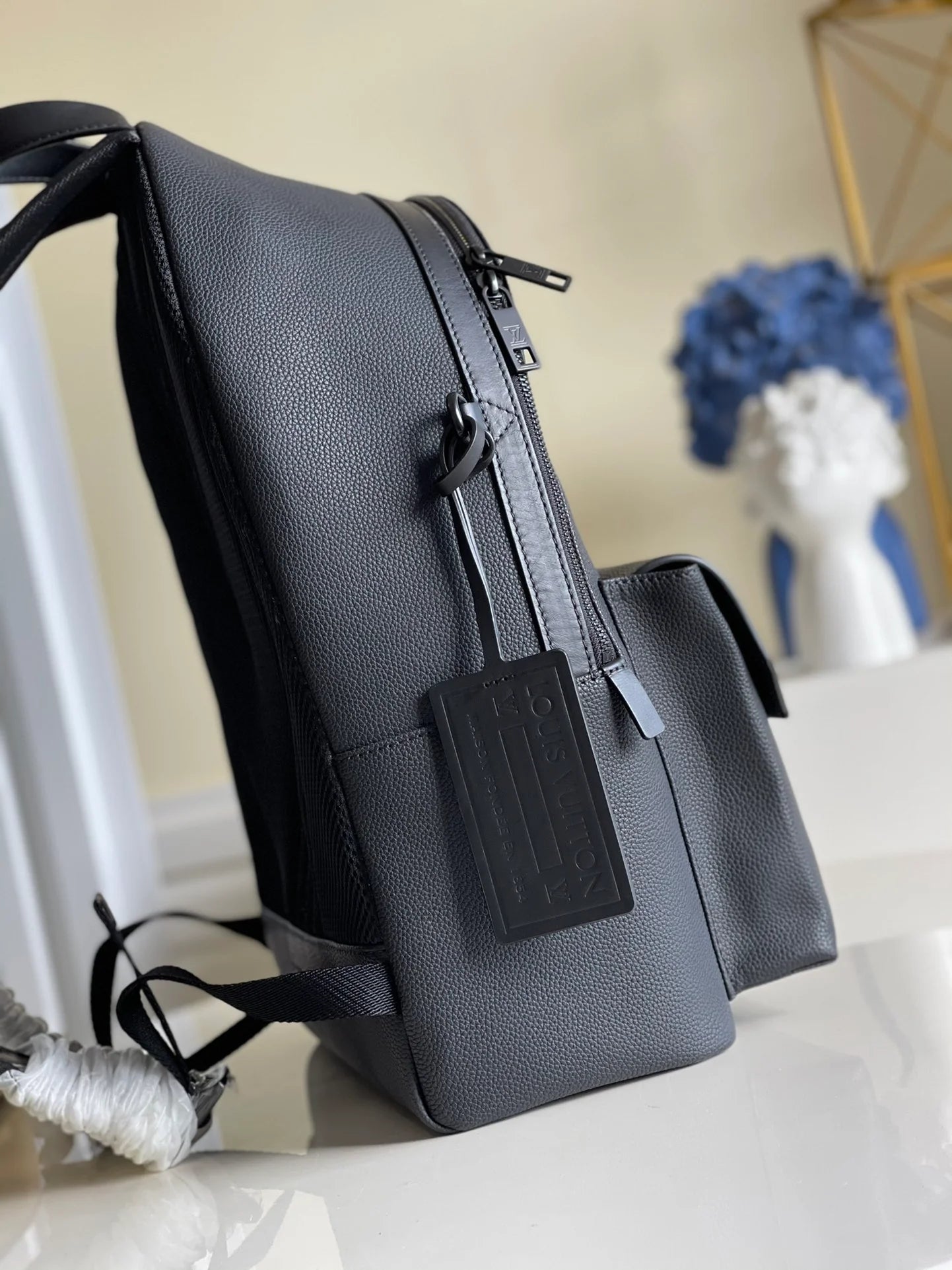 LV BAG M
