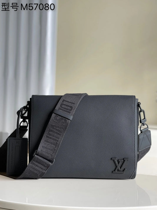 LV BAG M