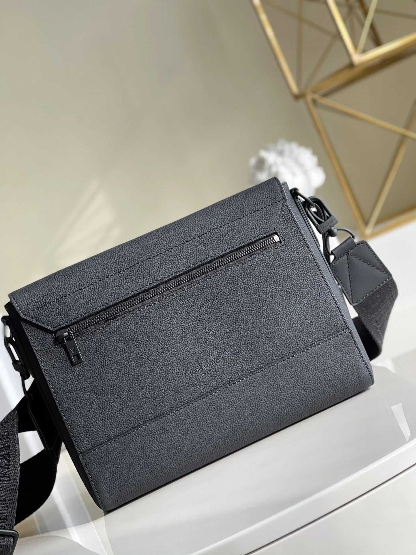 LV BAG M
