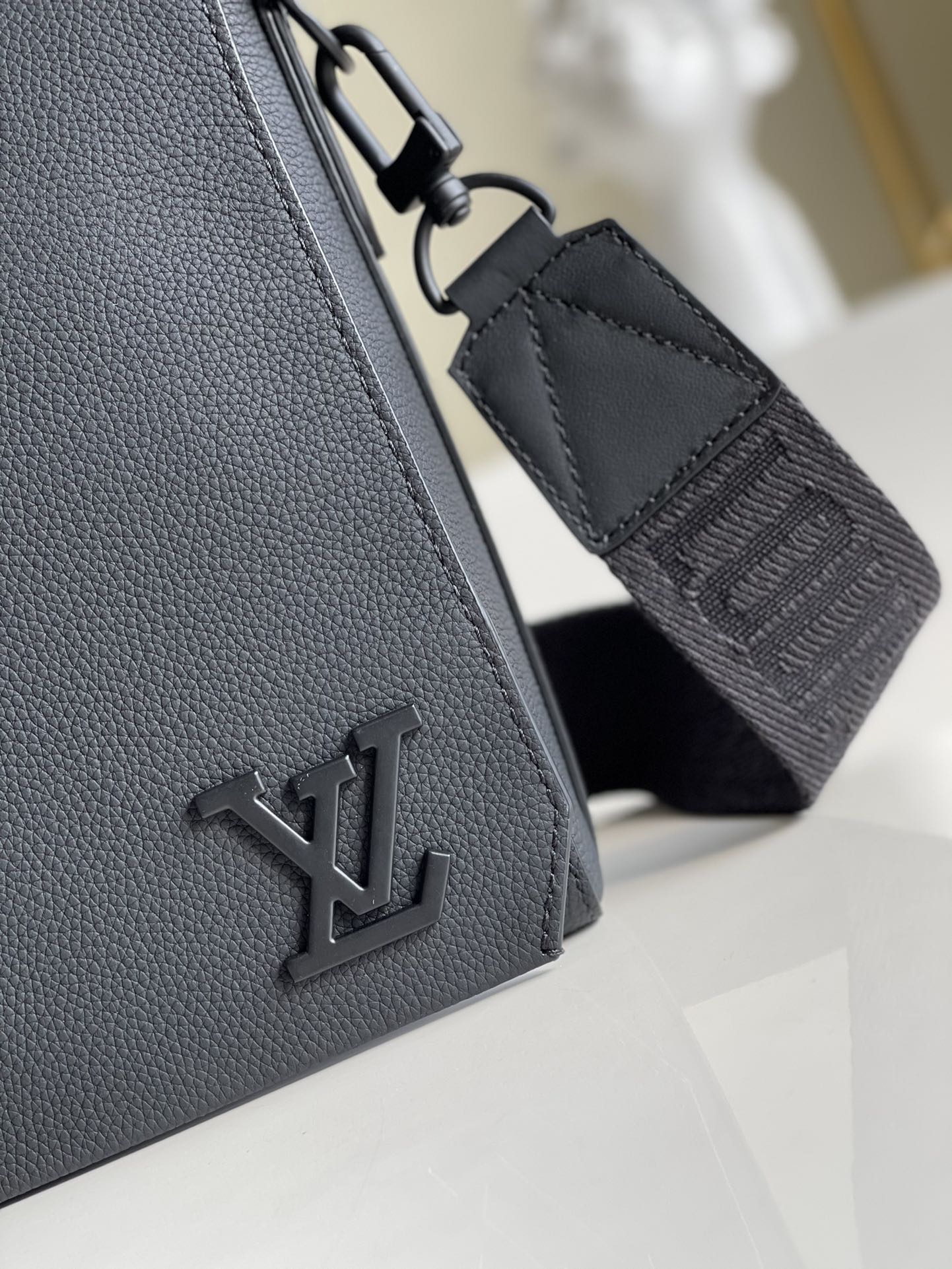 LV BAG M