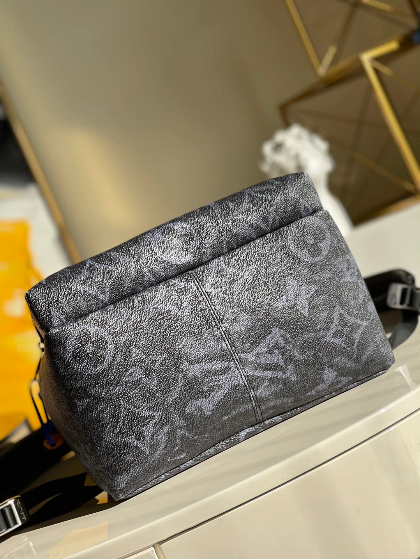 LV BAG M