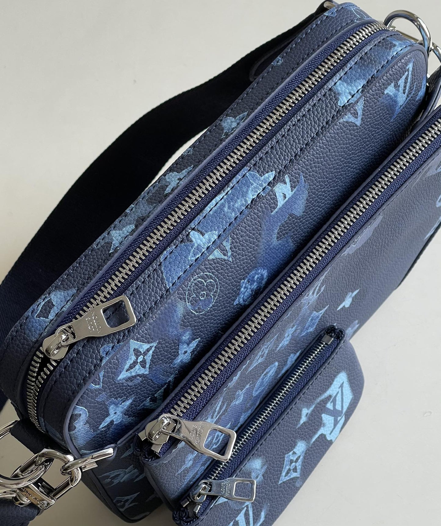 LV BAG M
