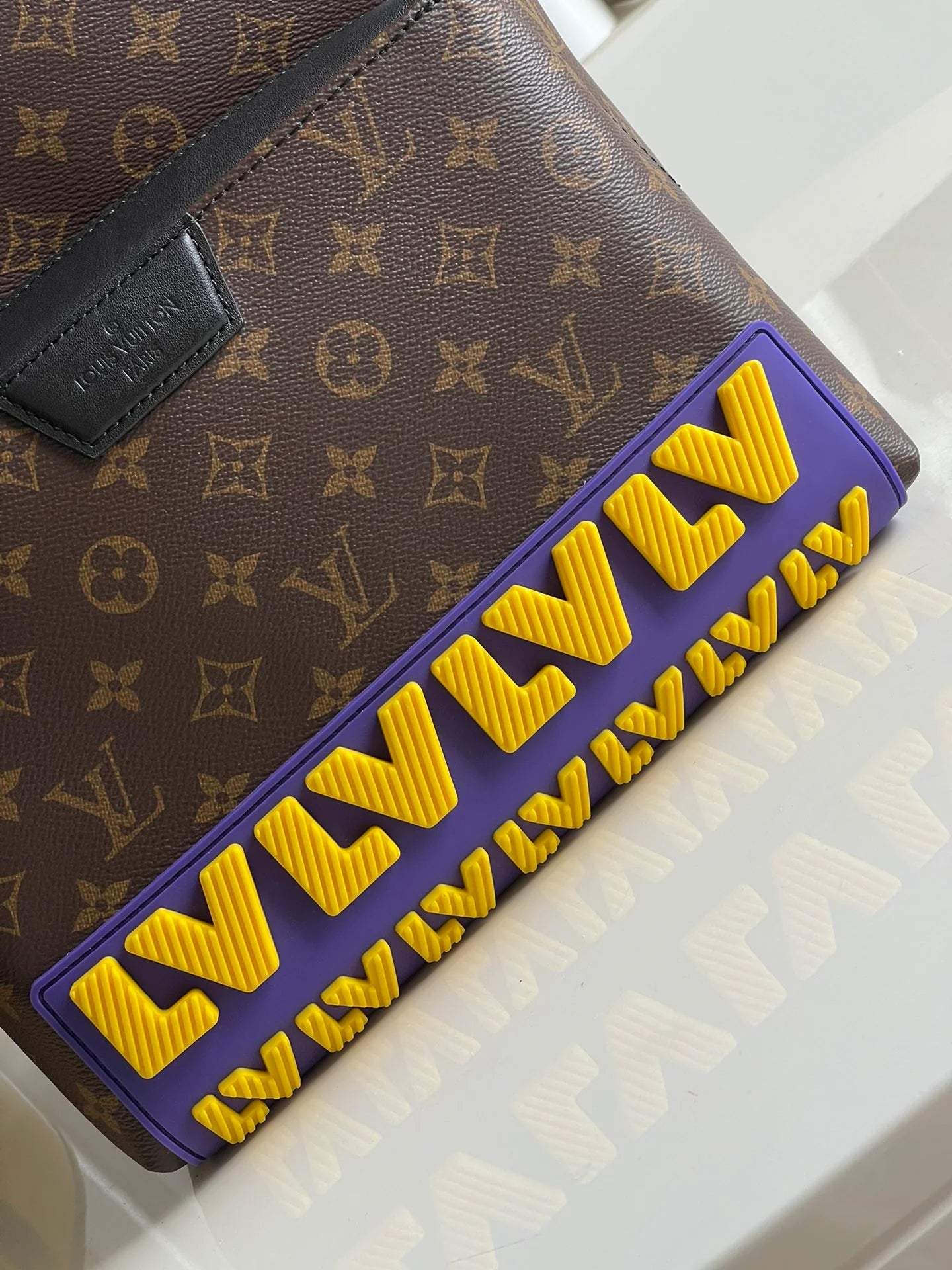 LV BAG M