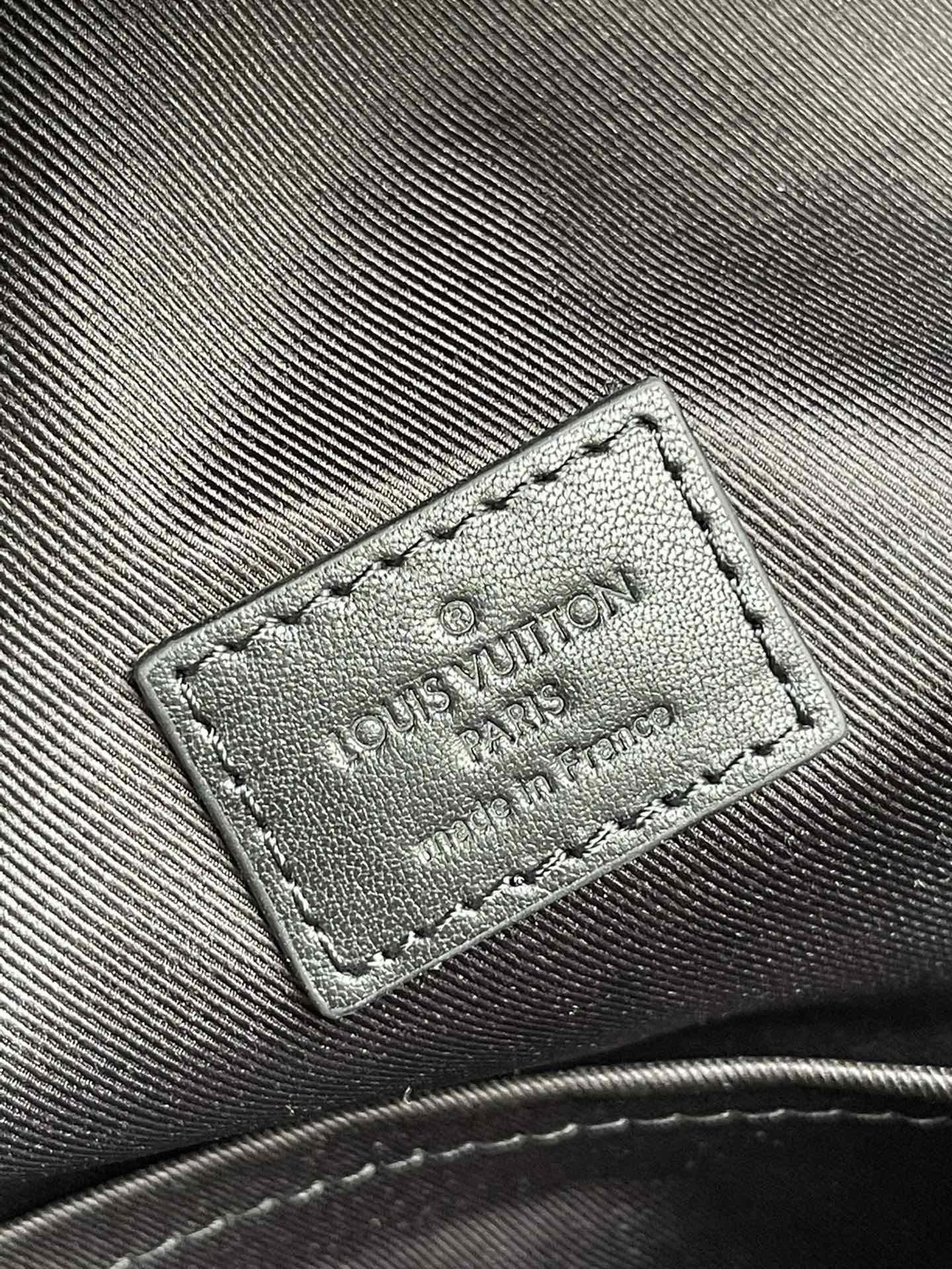 LV BAG M