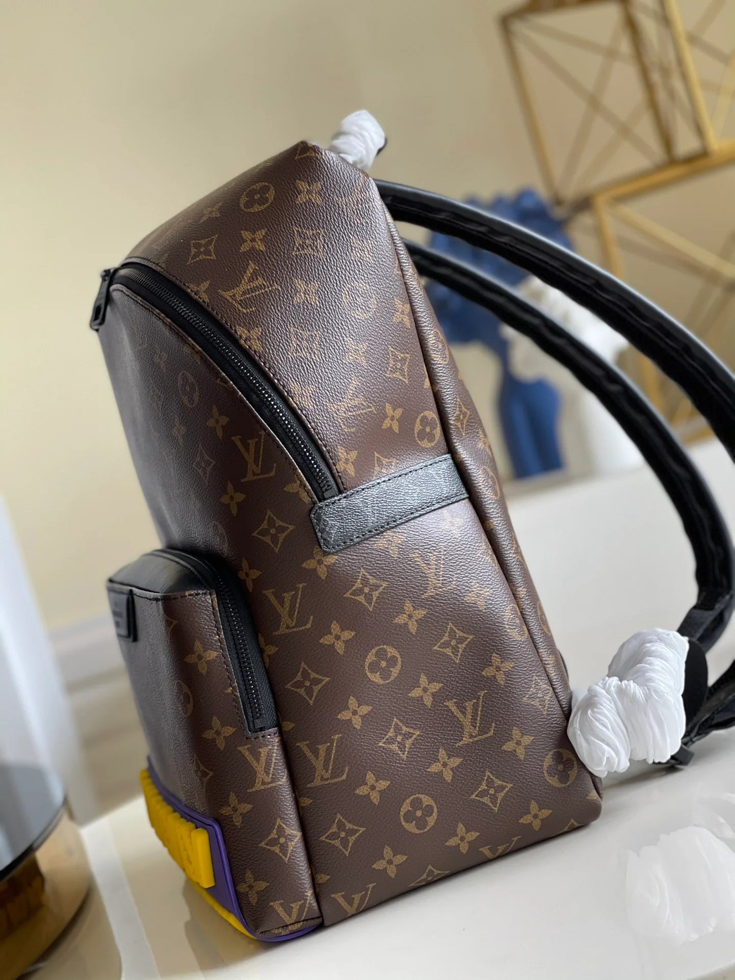 LV BAG M