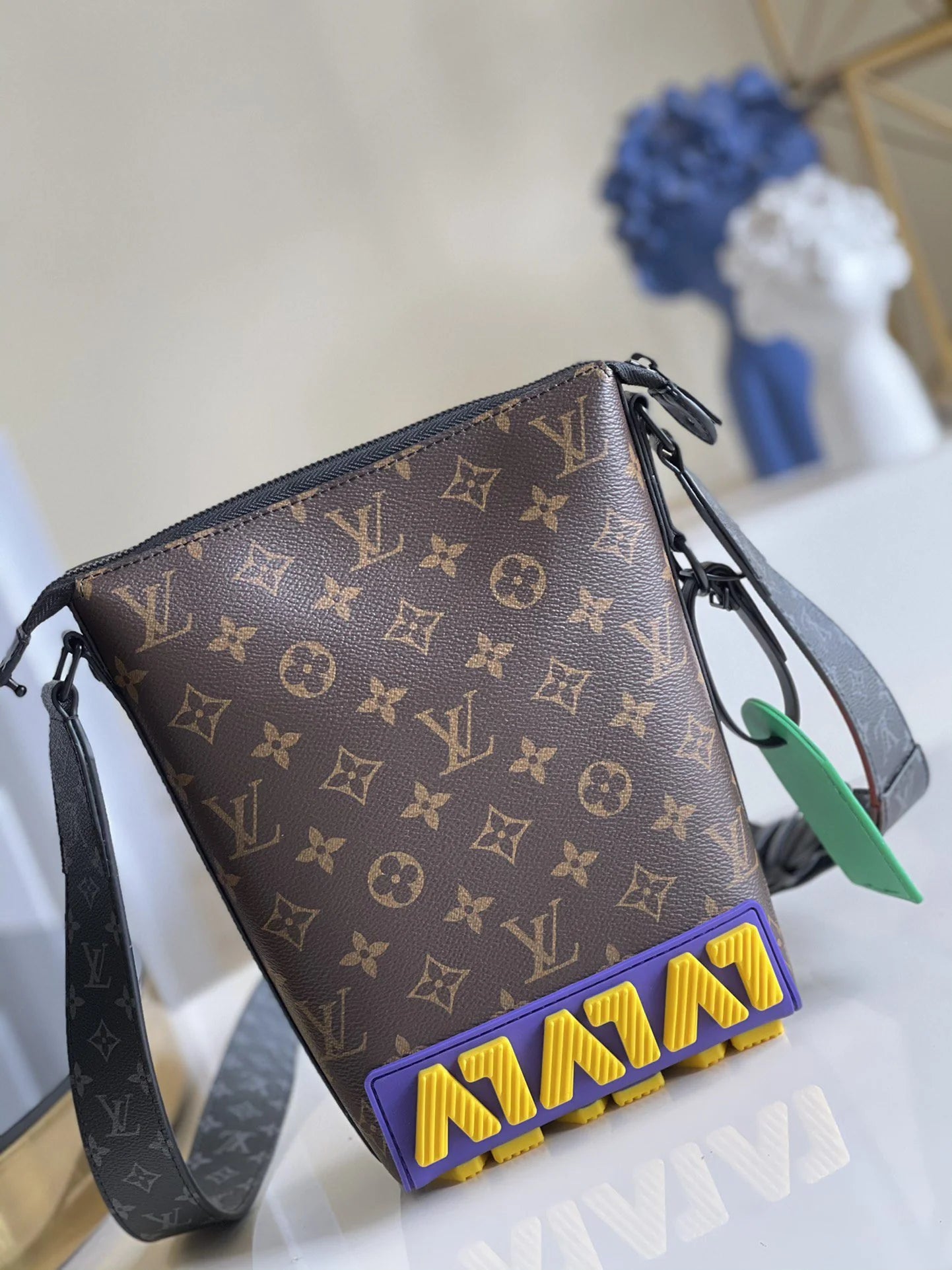 LV BAG M