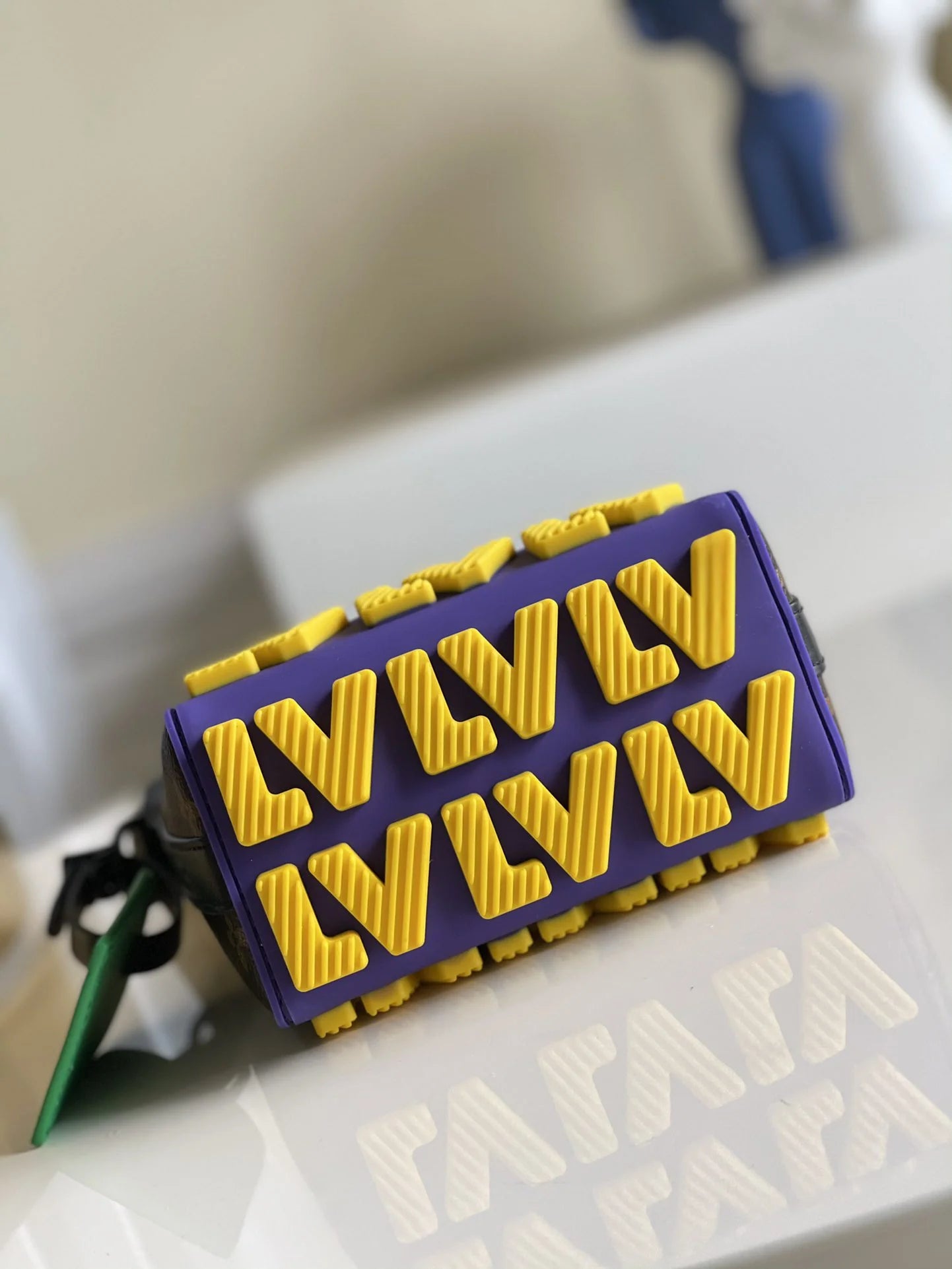 LV BAG M