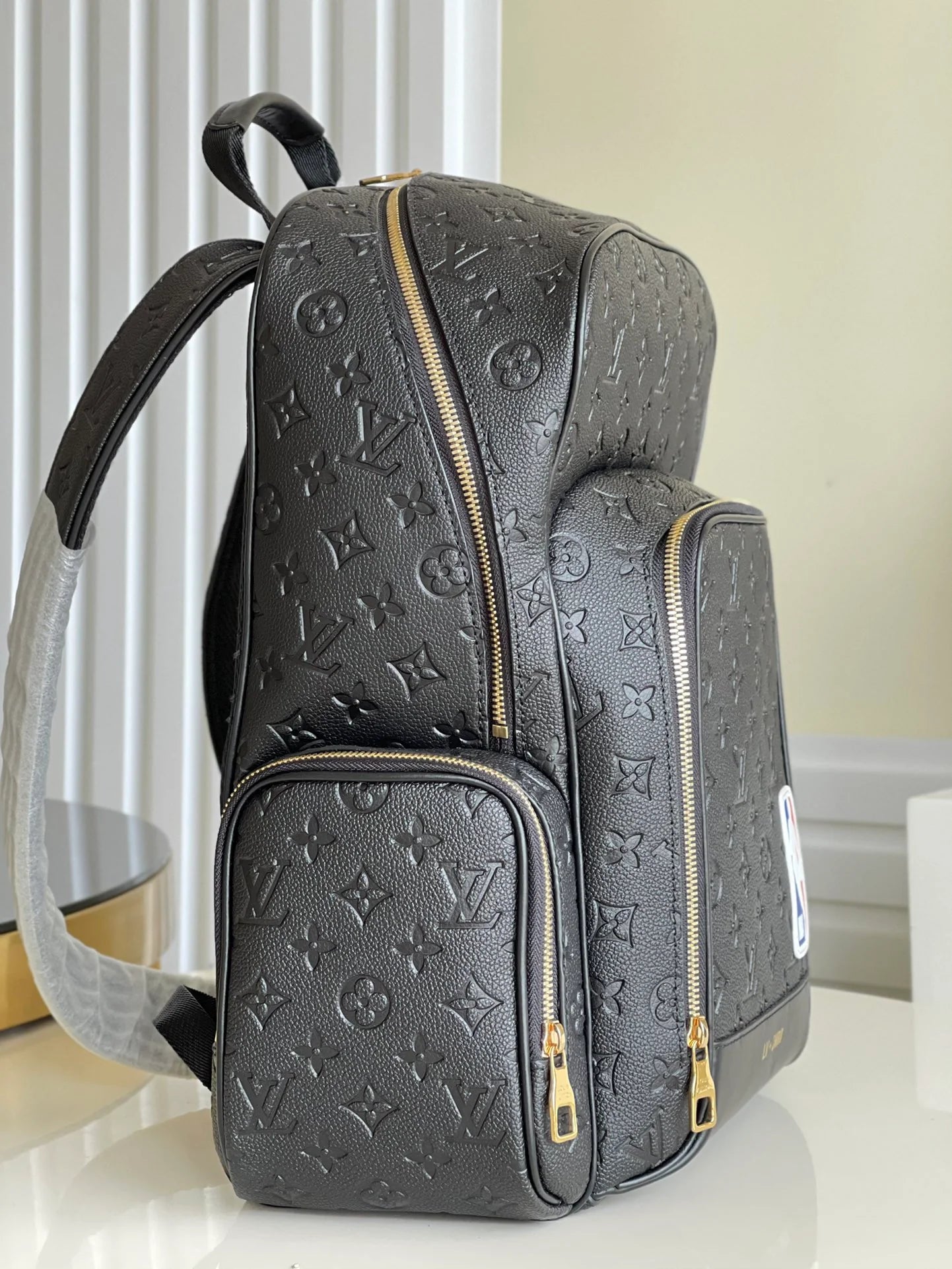 LV BAG M