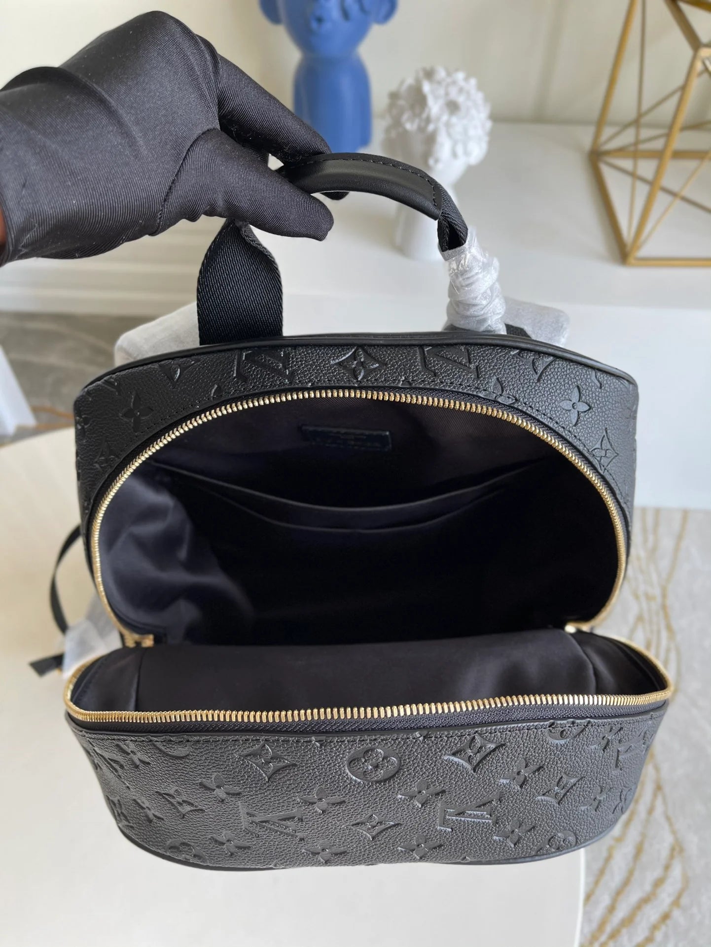 LV BAG M