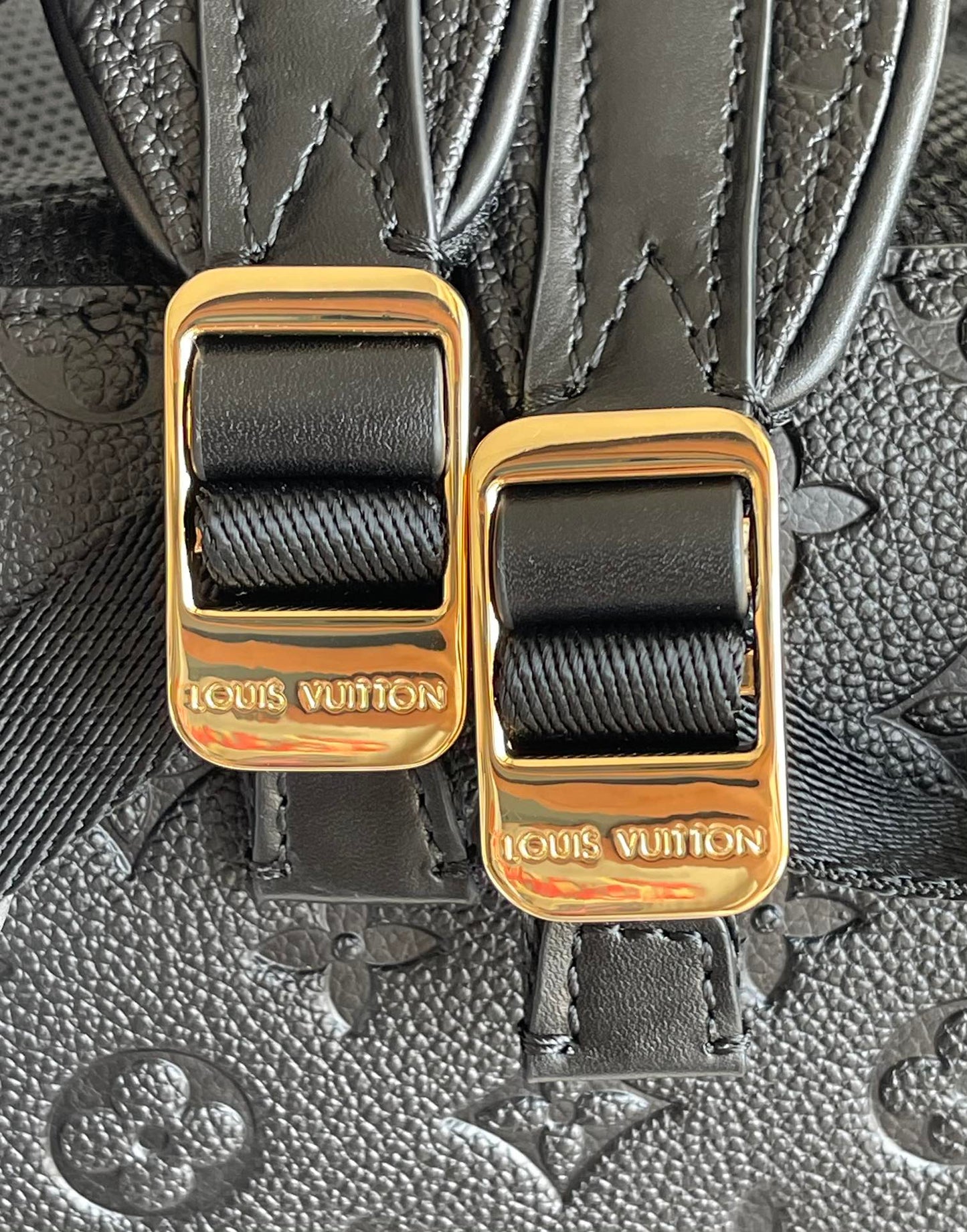 LV BAG M