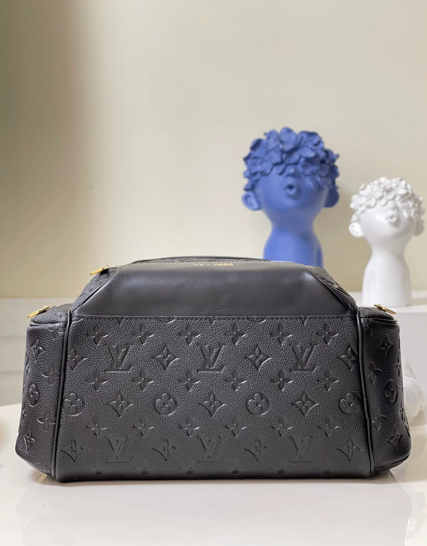 LV BAG M