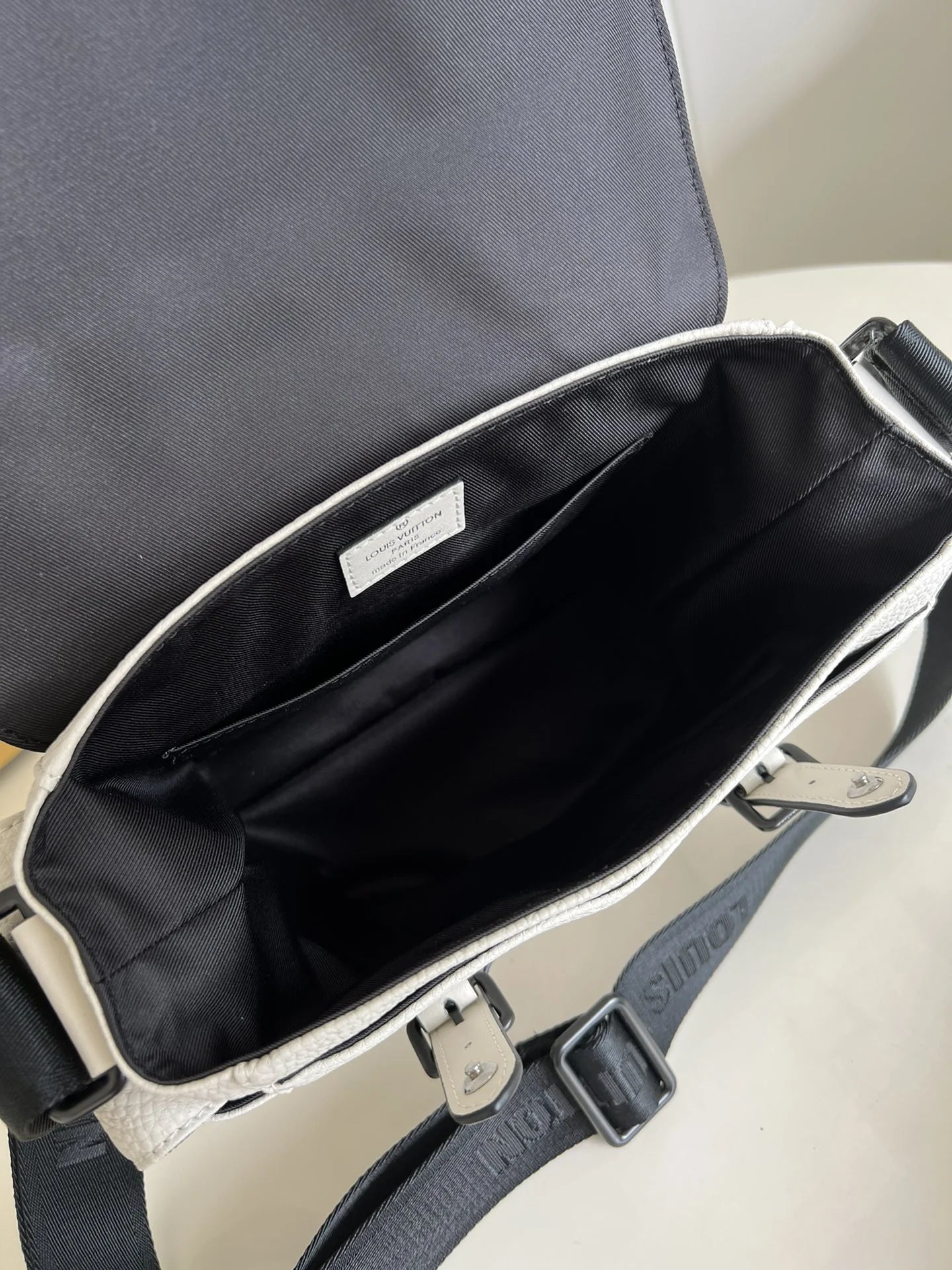 LV BAG M