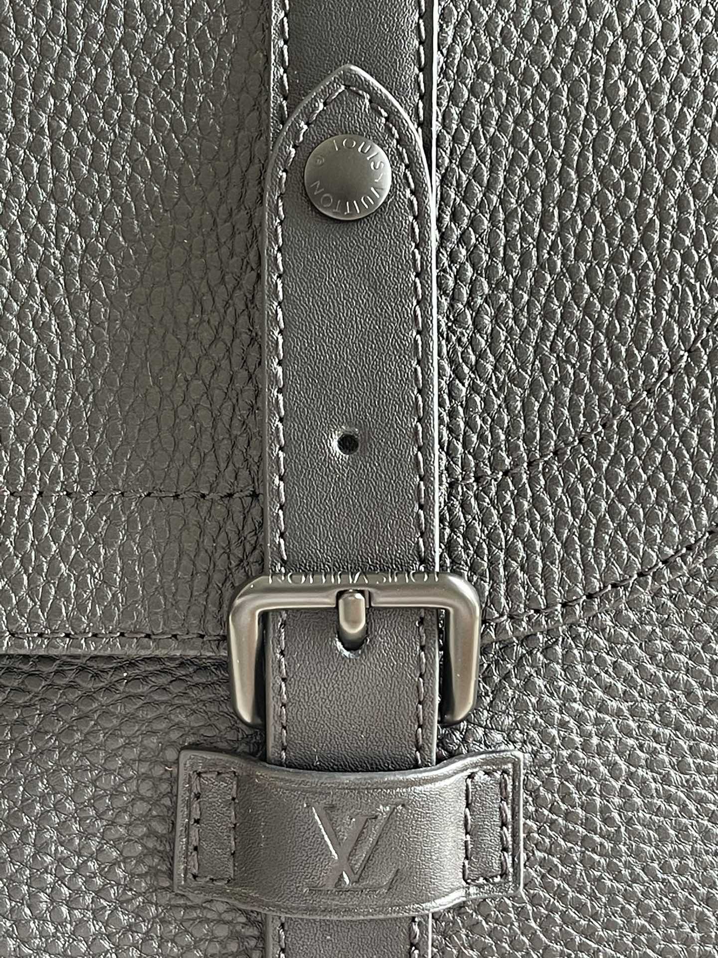 LV BAG M