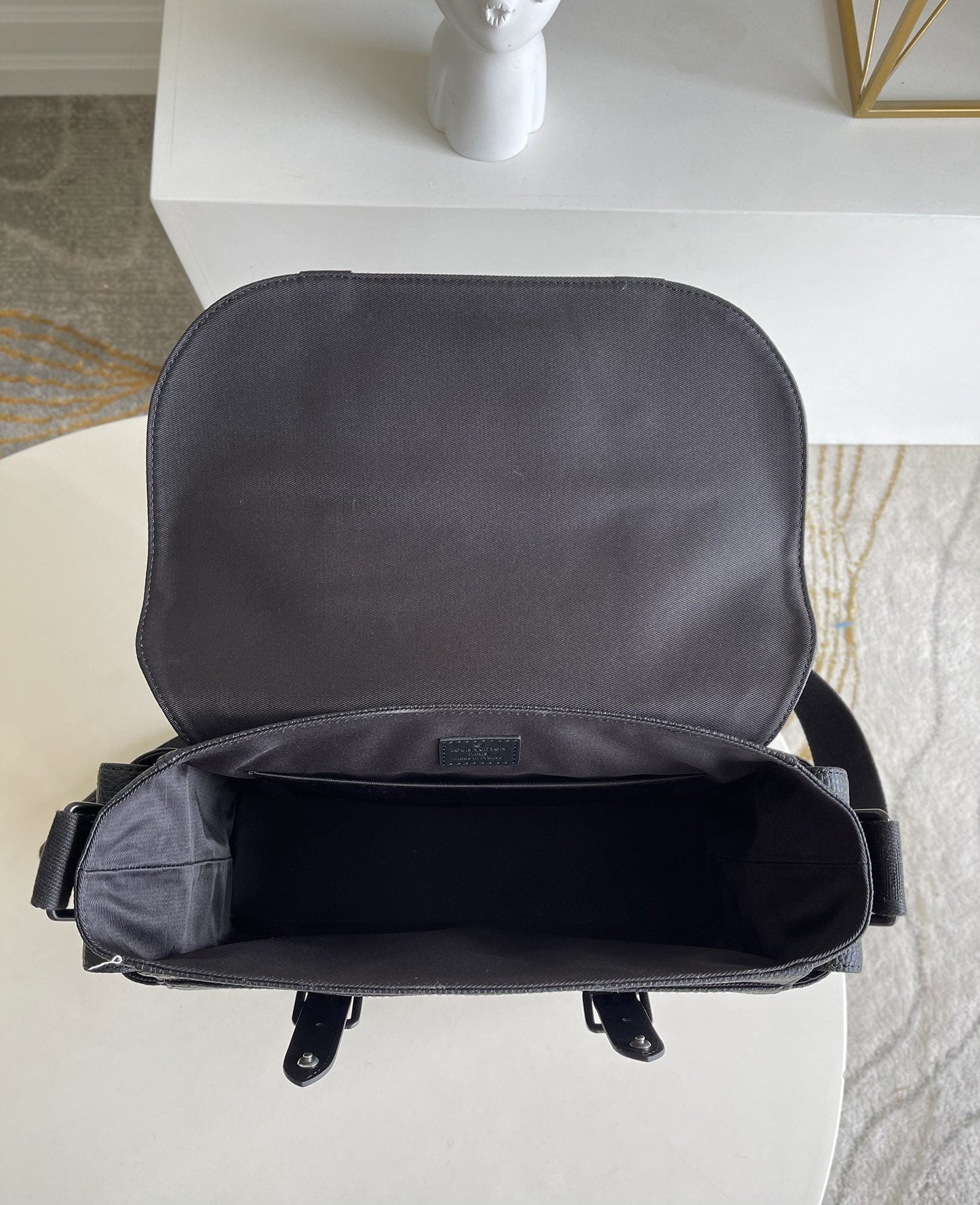 LV BAG M