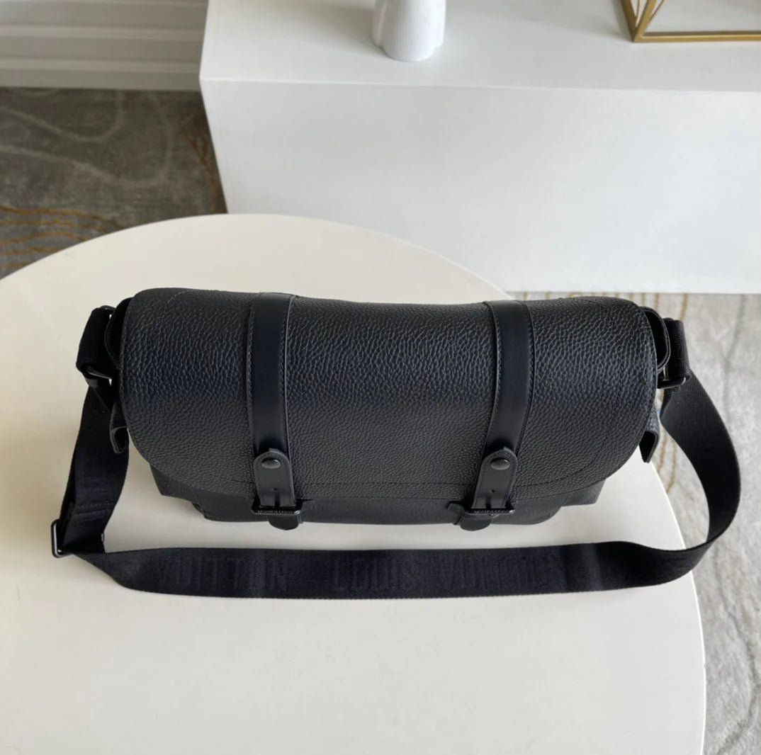 LV BAG M