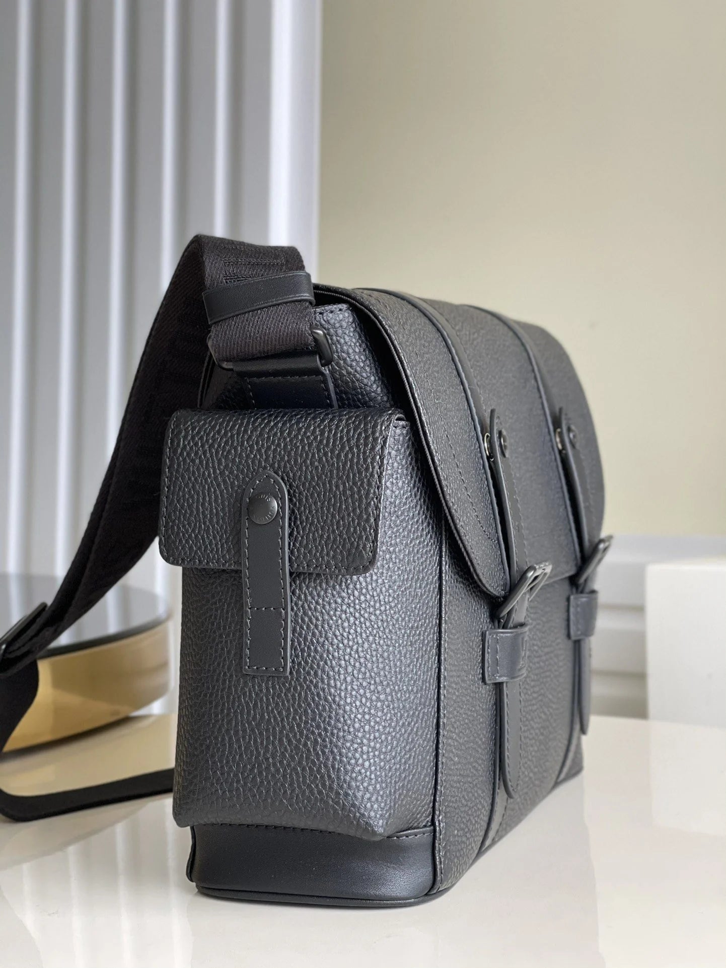 LV BAG M